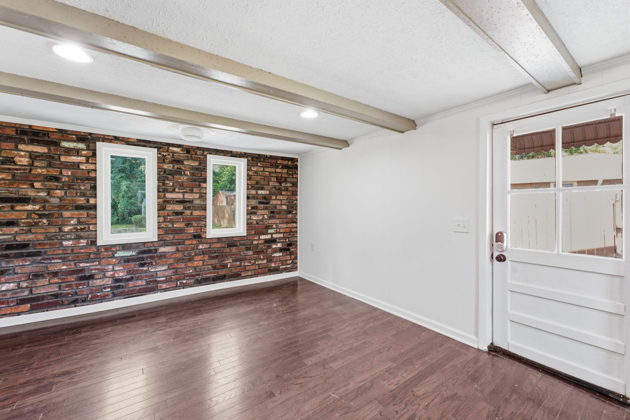 102 Peartree Dr