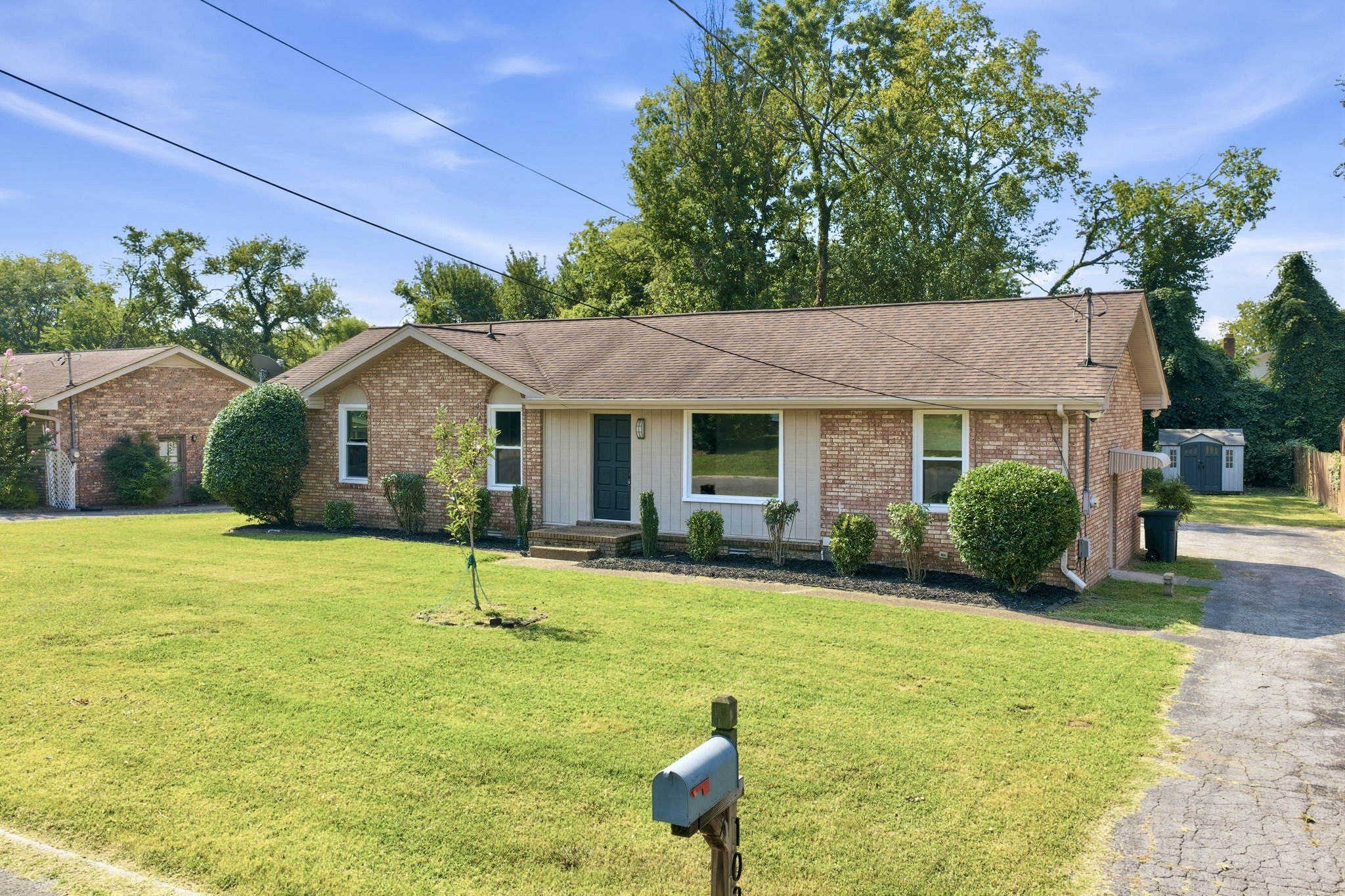 102 Peartree Dr