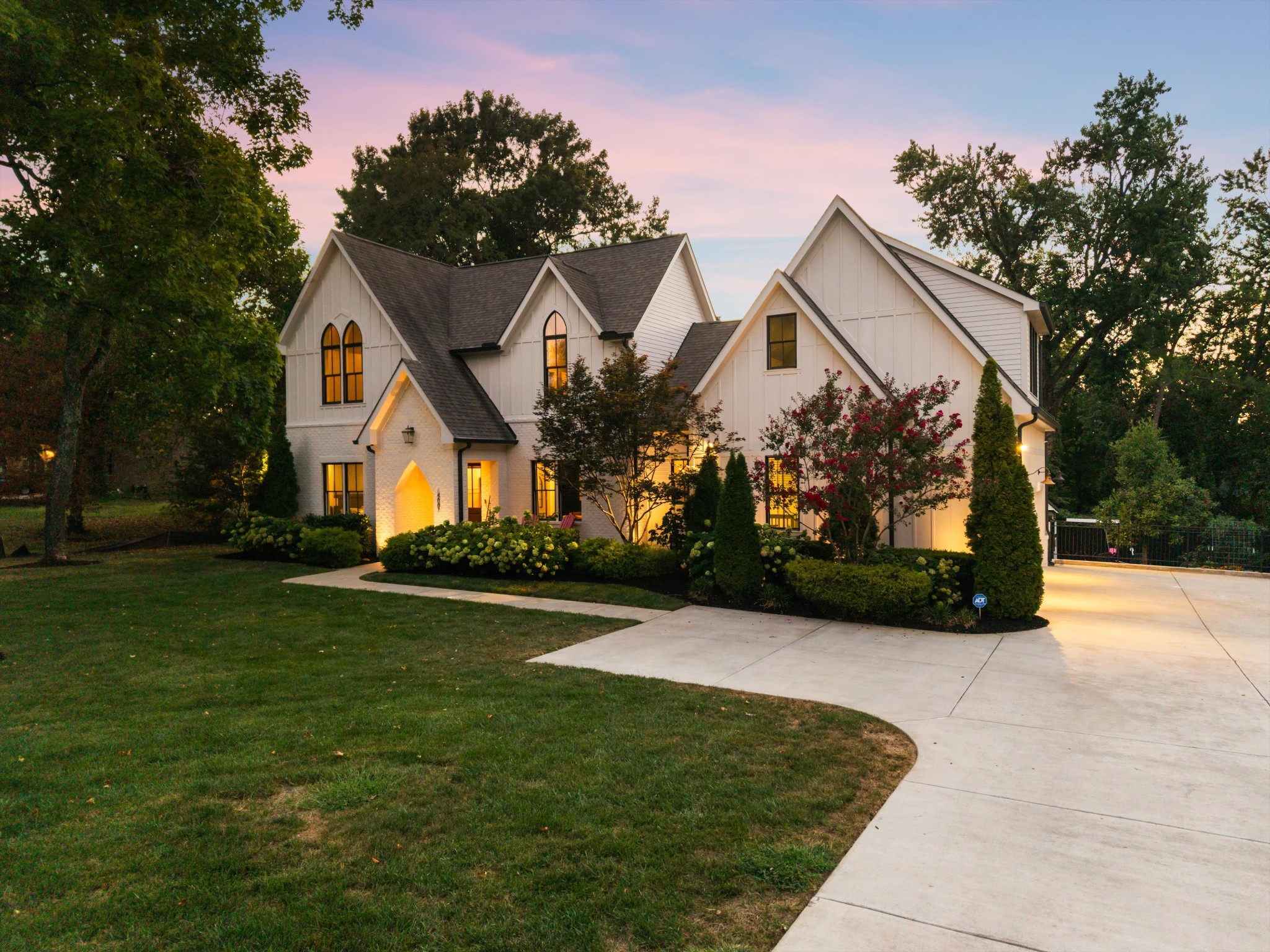 4007 Outer Dr