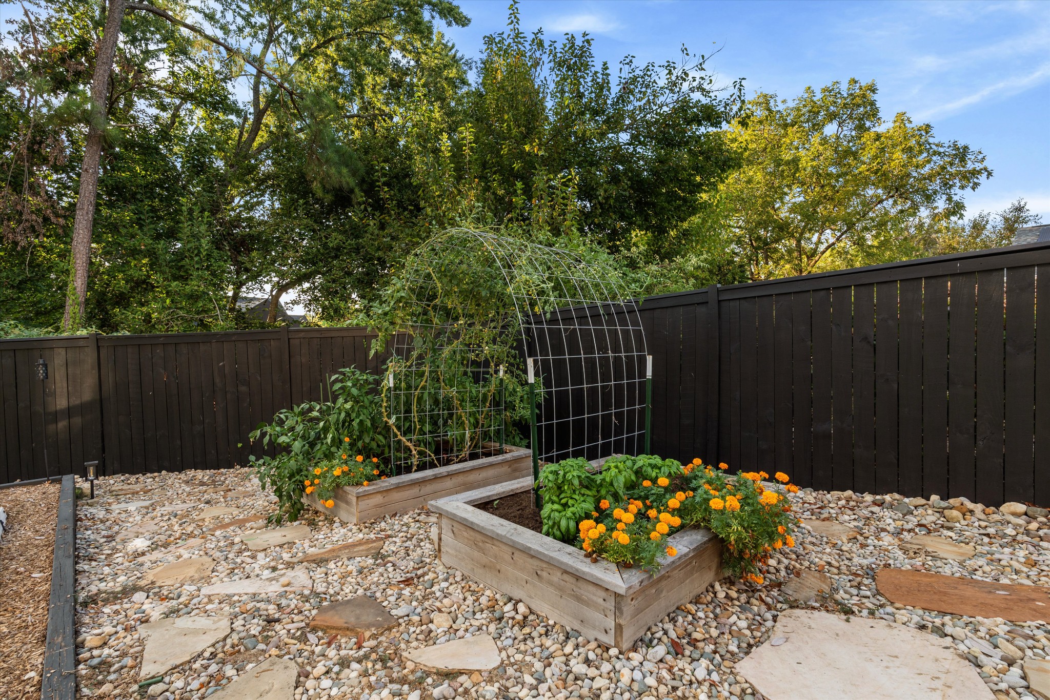 4007 Outer Dr