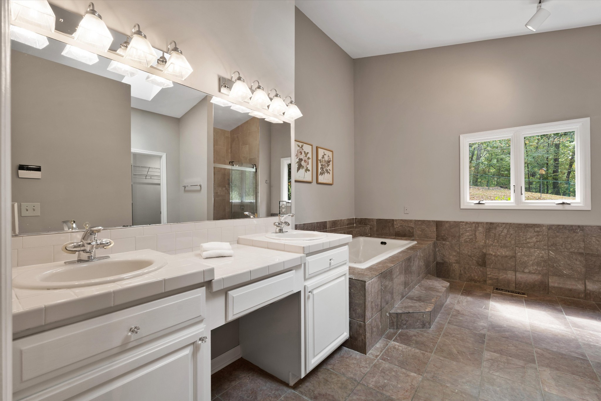 114 Forrest Valley Ct