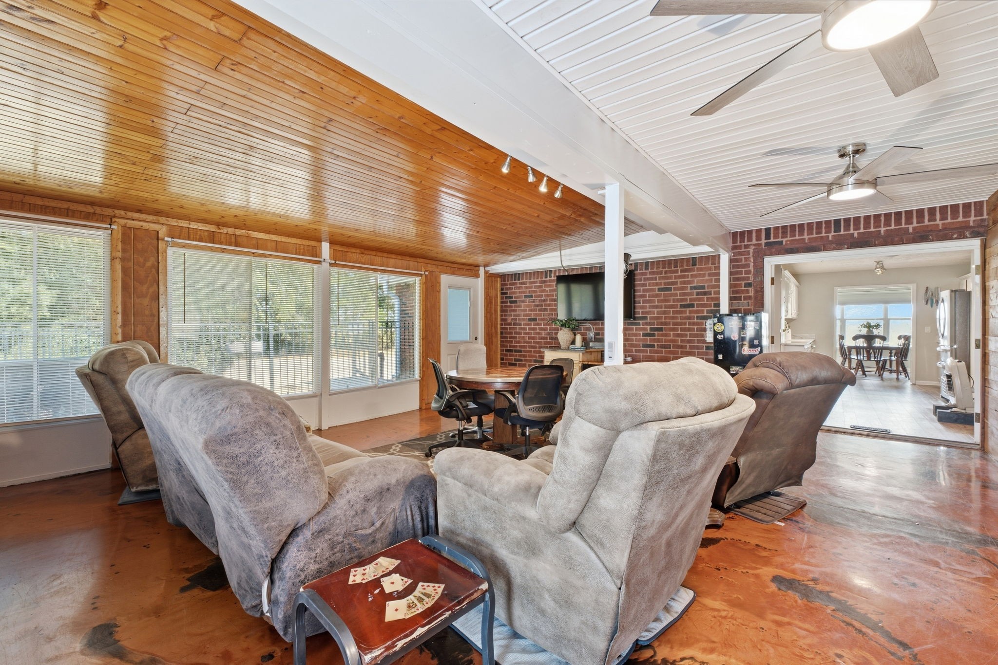 4612 Midland Rd