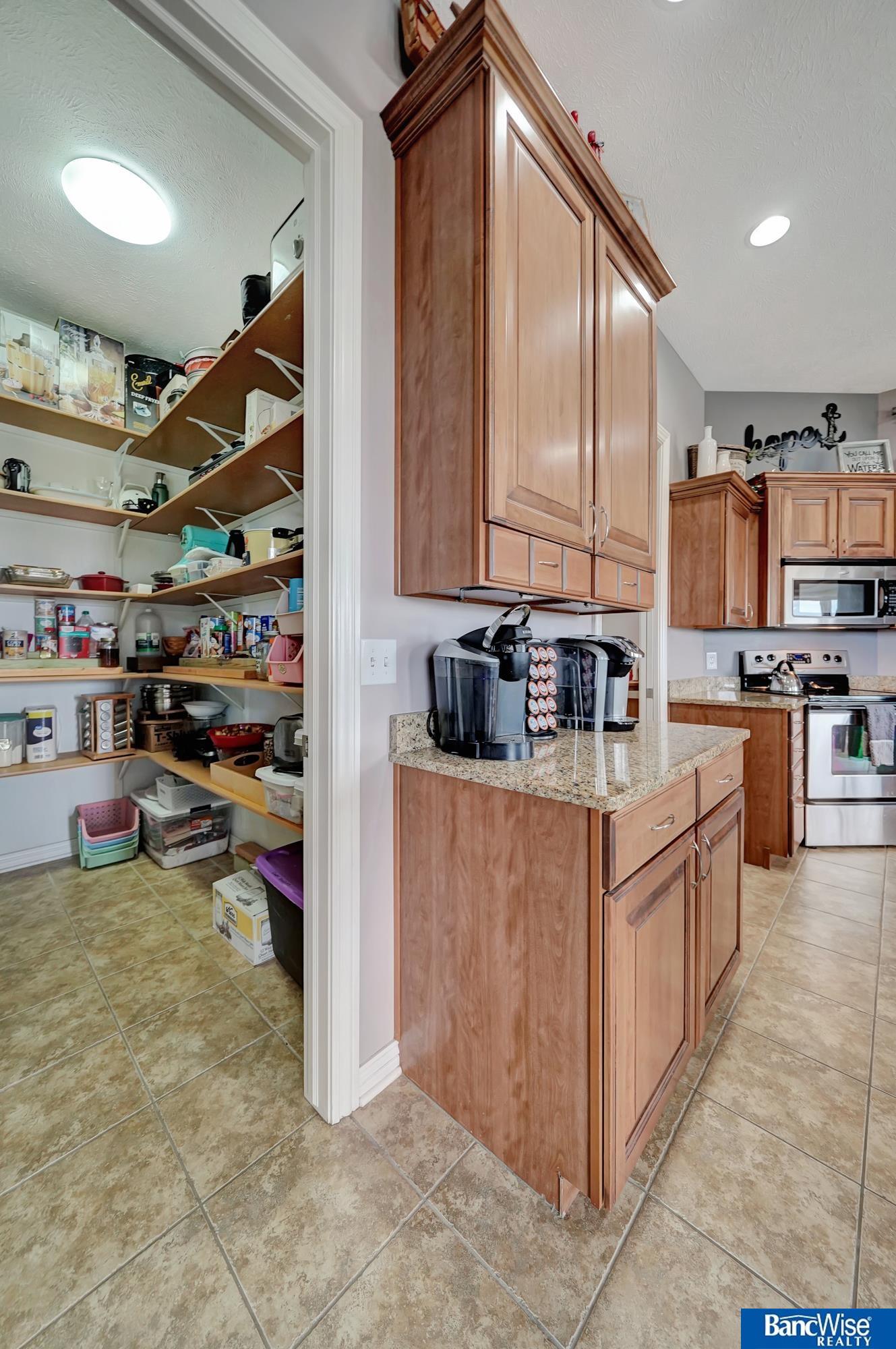 9728 Chateau Circle