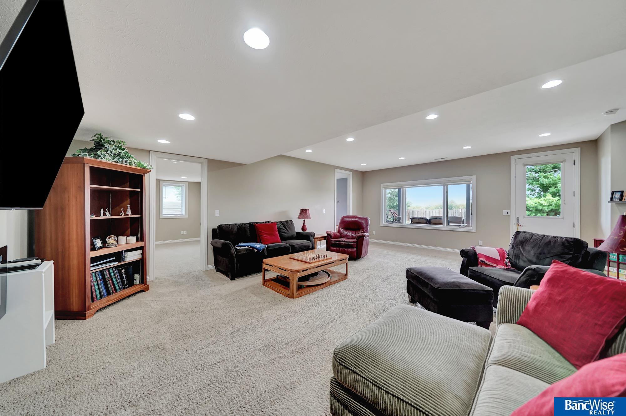 9728 Chateau Circle