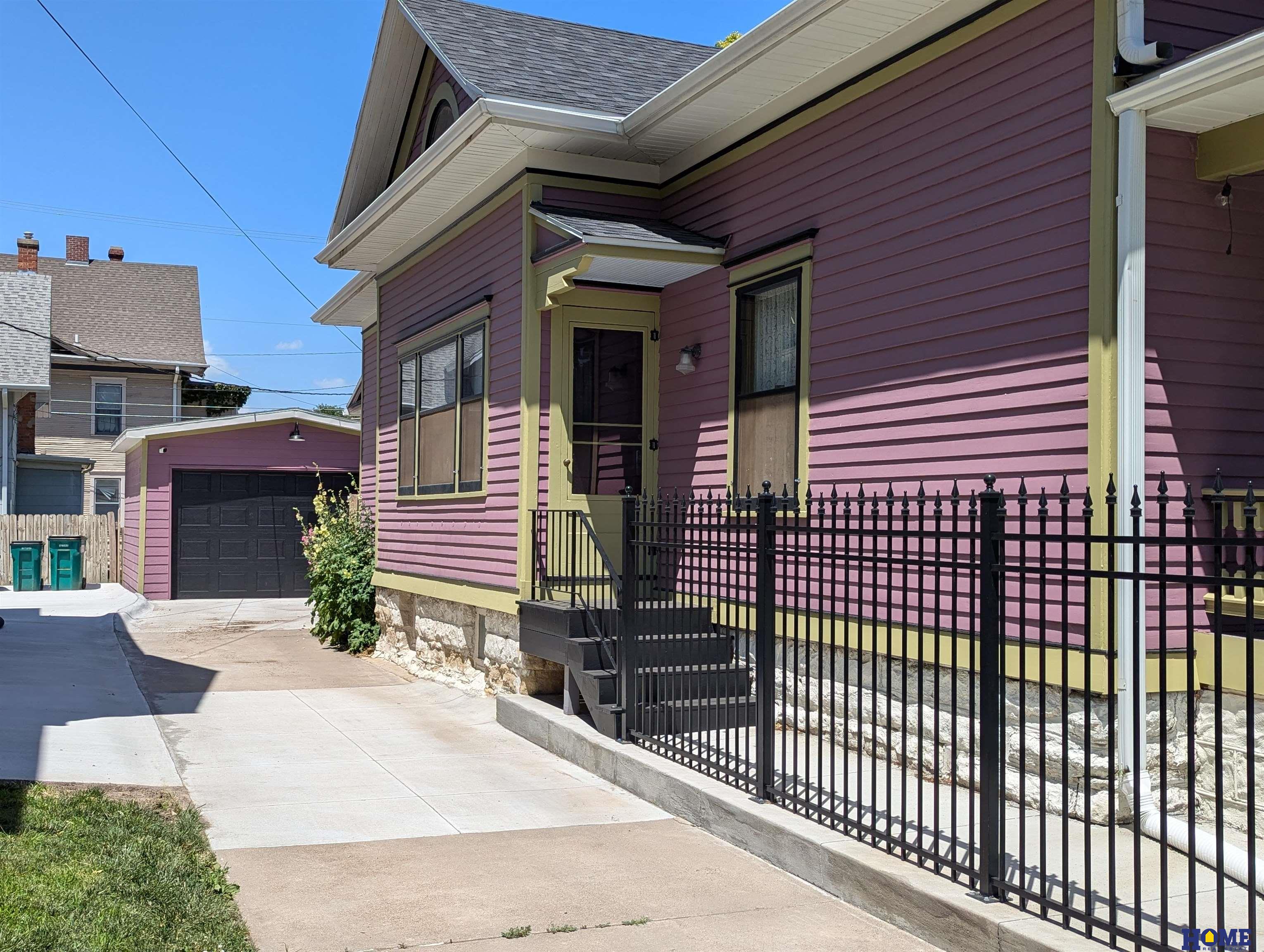 1110 E Street