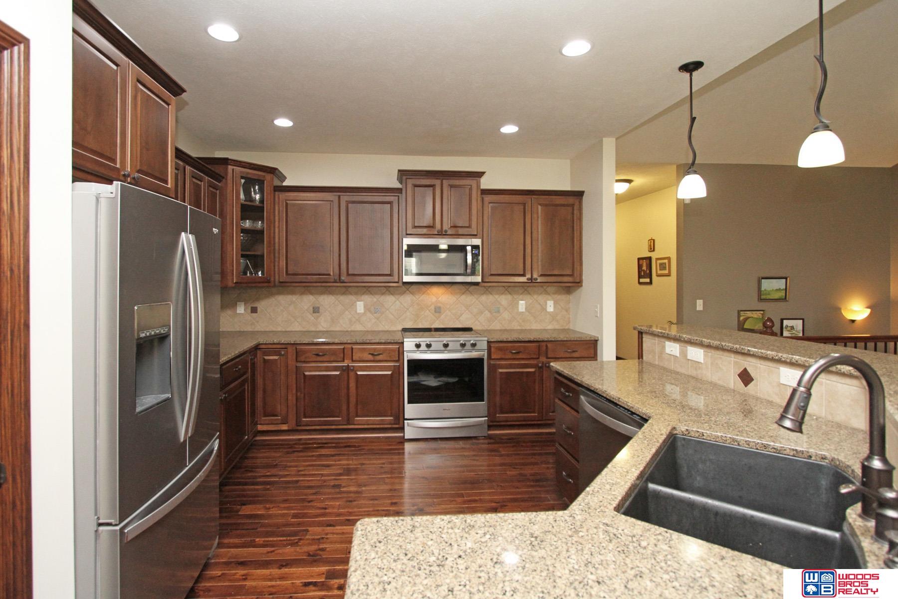 2736 Shadowbrook Drive
