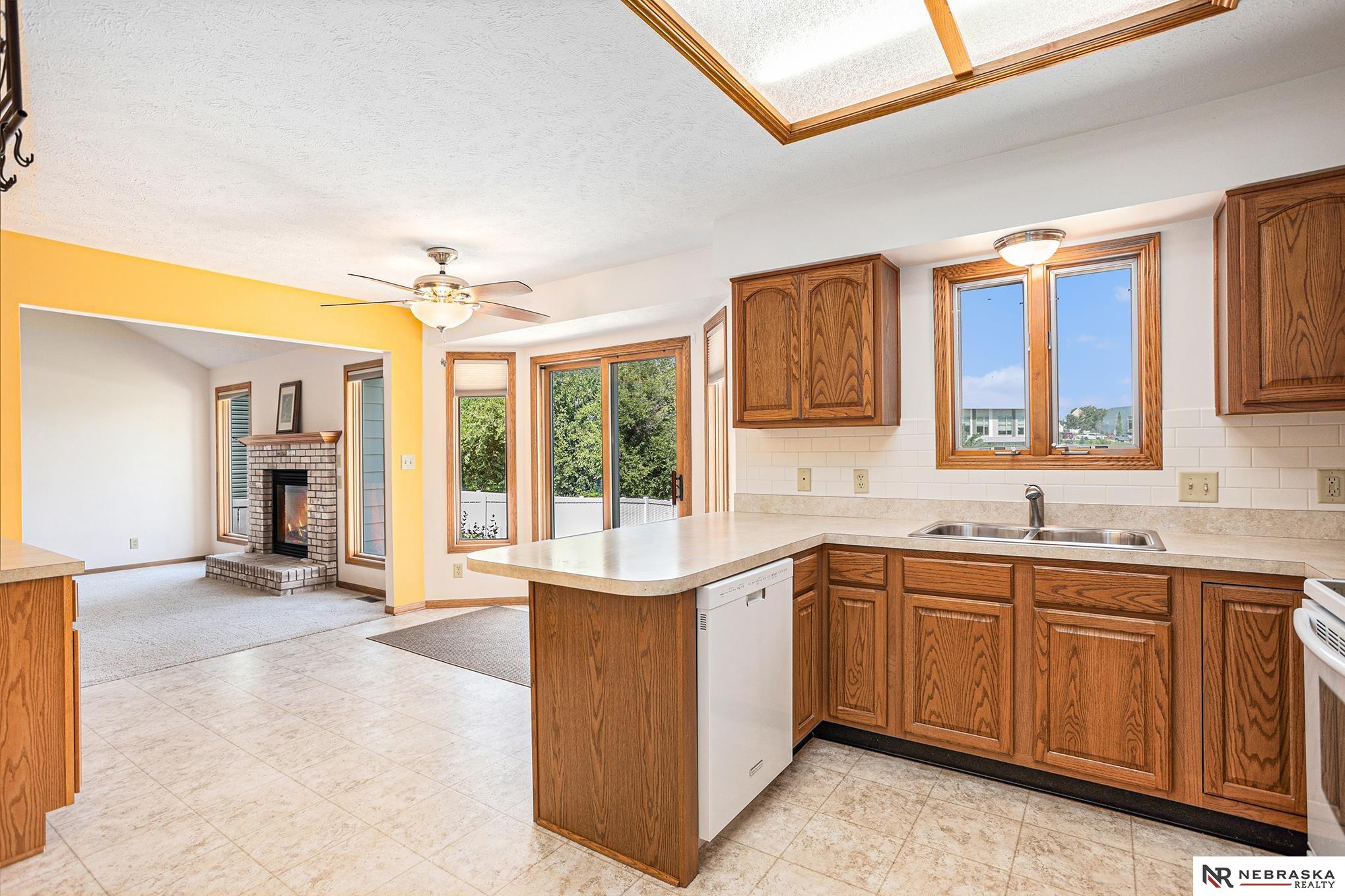 5200 Betty Lou Boulevard