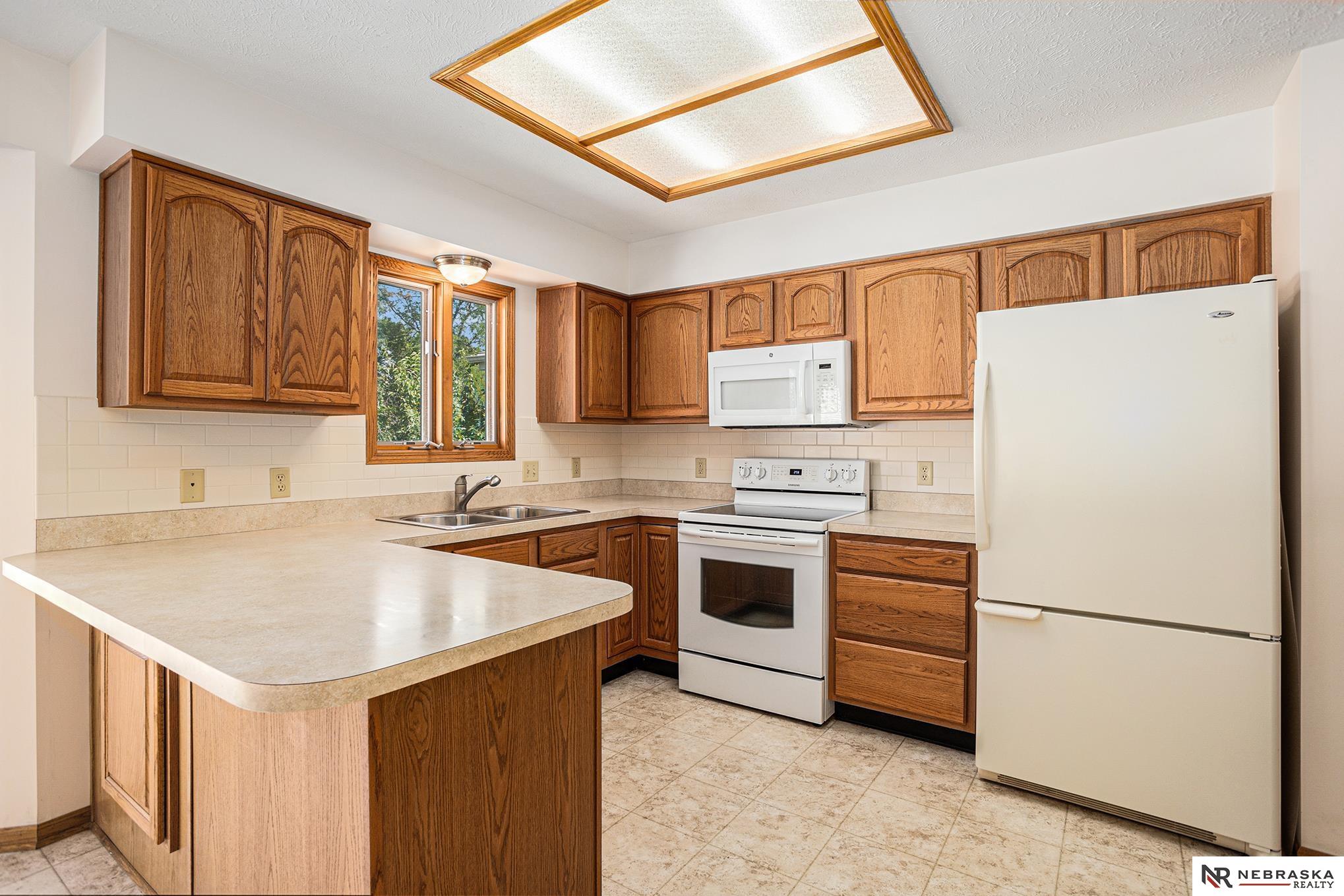 5200 Betty Lou Boulevard