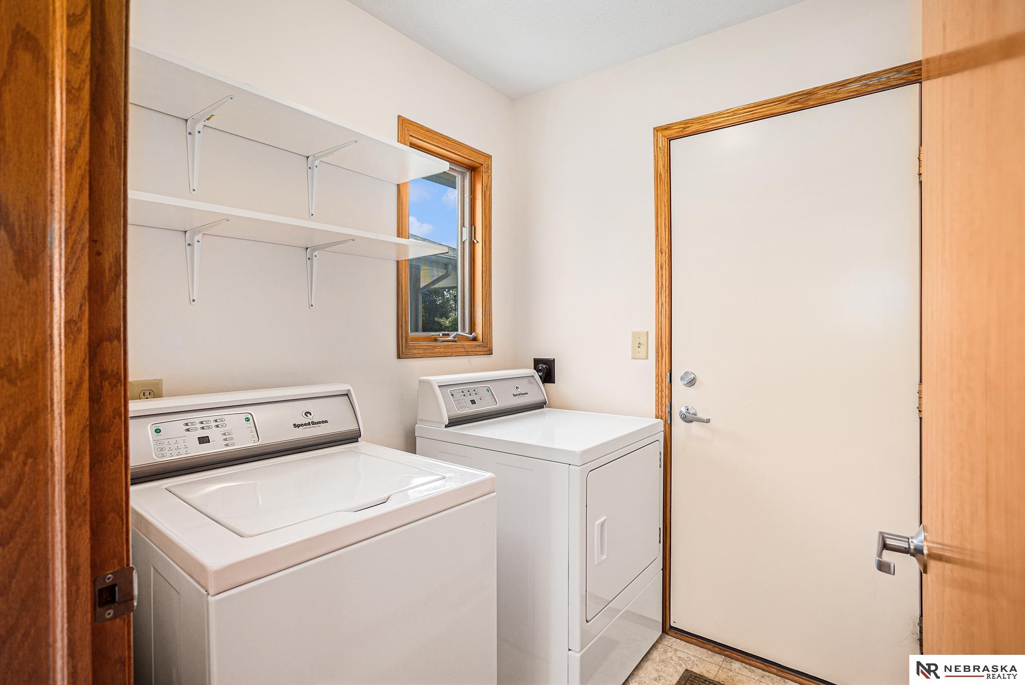 5200 Betty Lou Boulevard