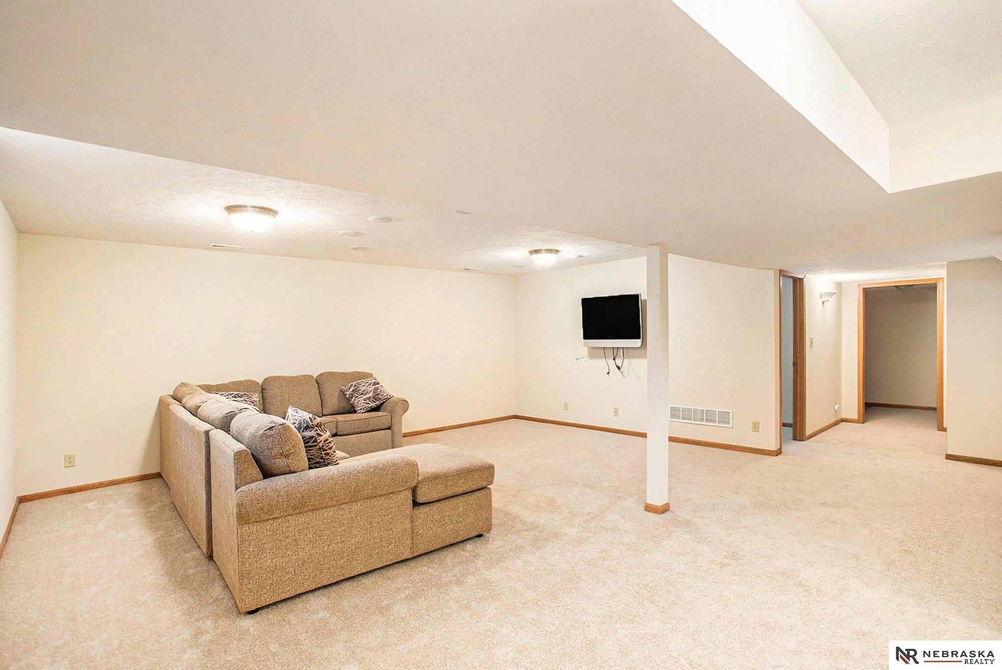 5200 Betty Lou Boulevard