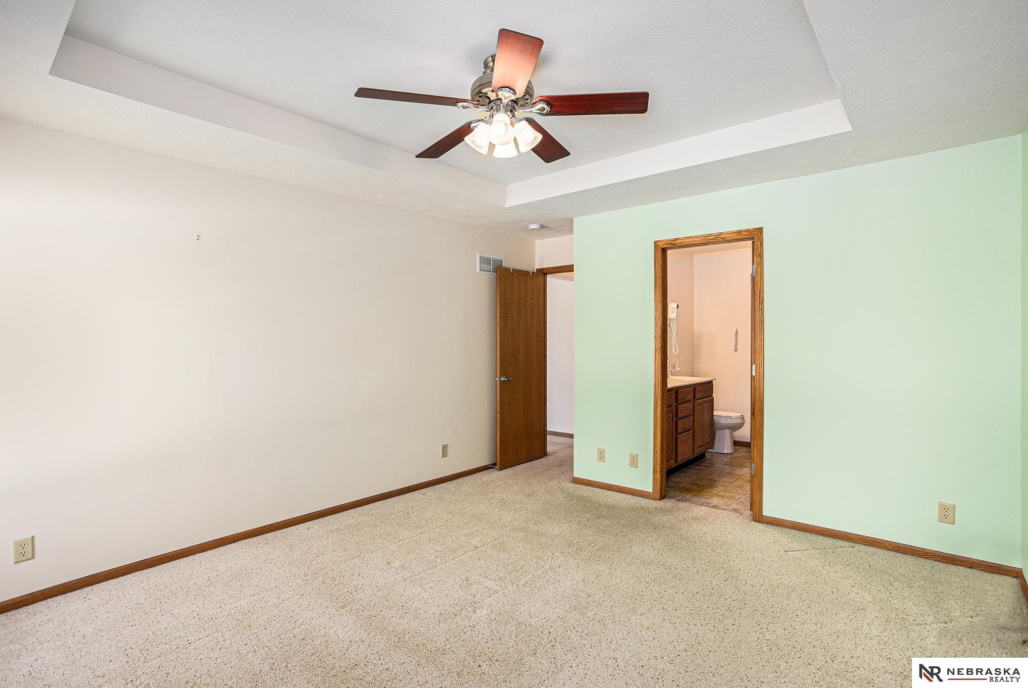 5200 Betty Lou Boulevard