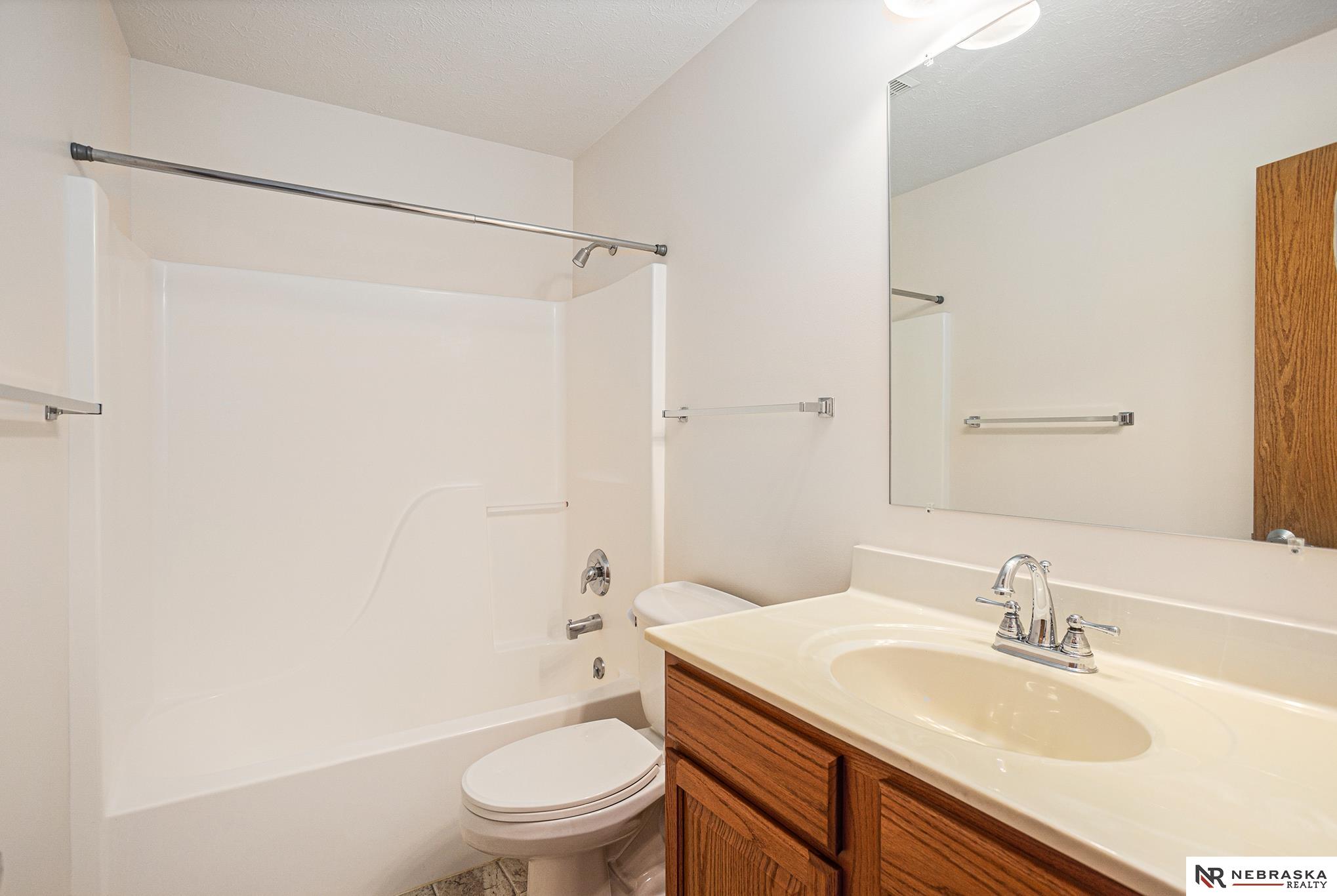 5200 Betty Lou Boulevard