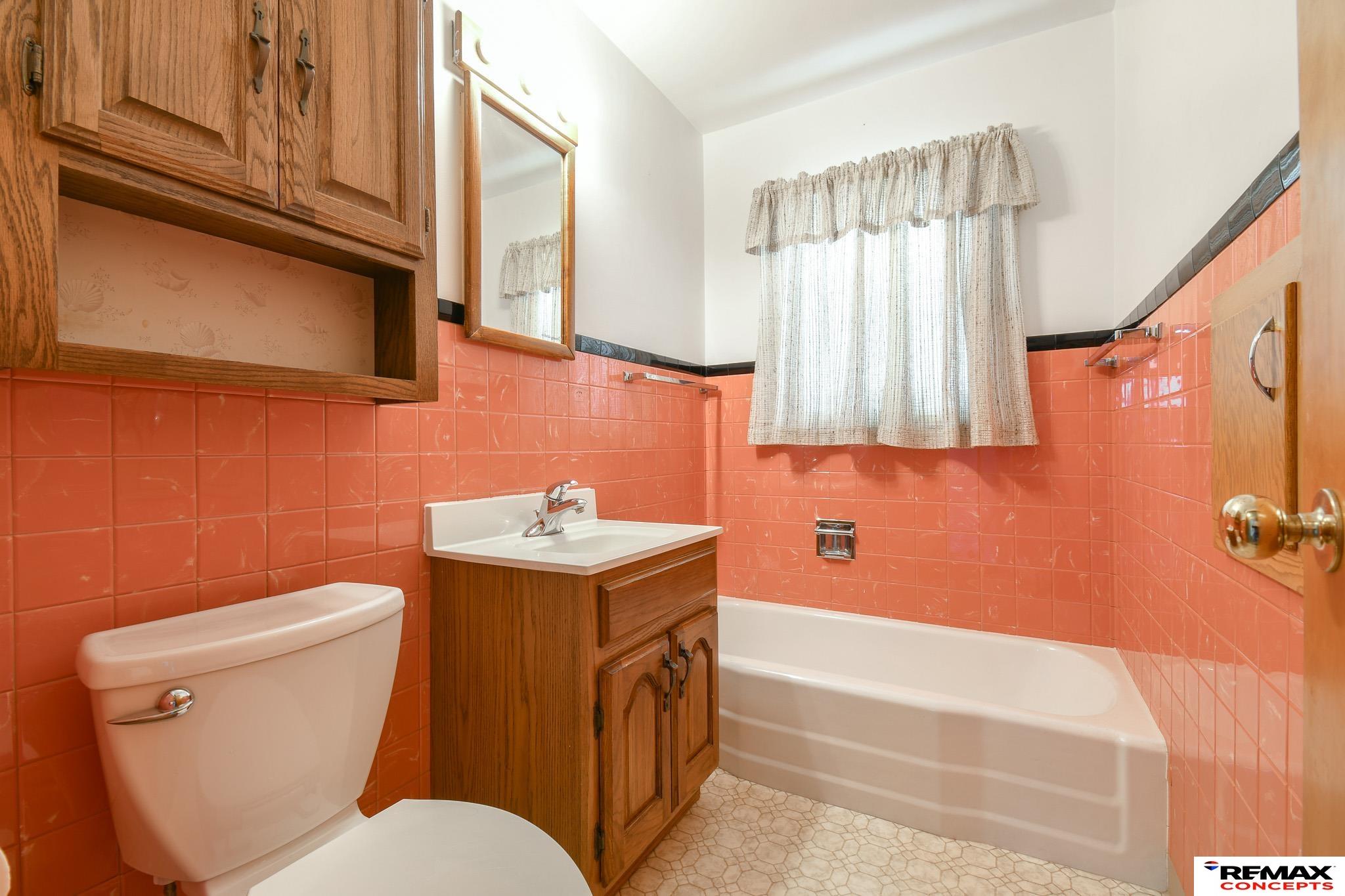 5401 Gladstone Street