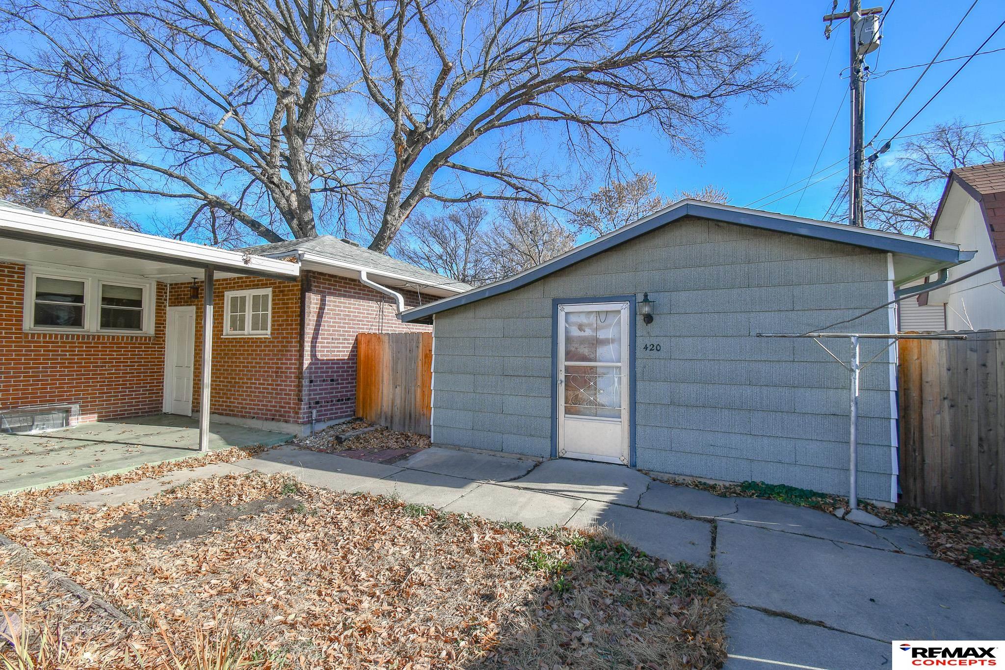 5401 Gladstone Street