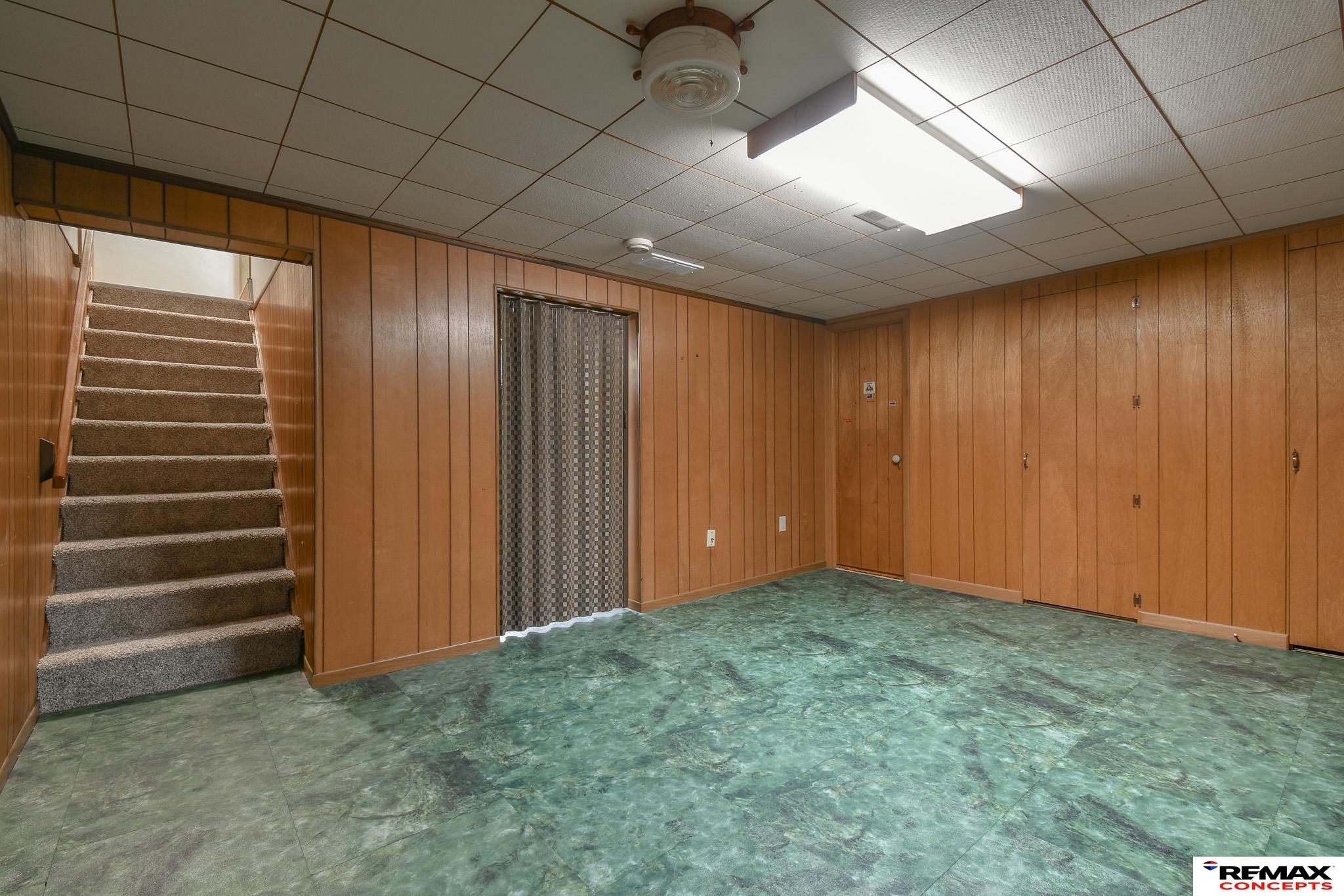 5401 Gladstone Street