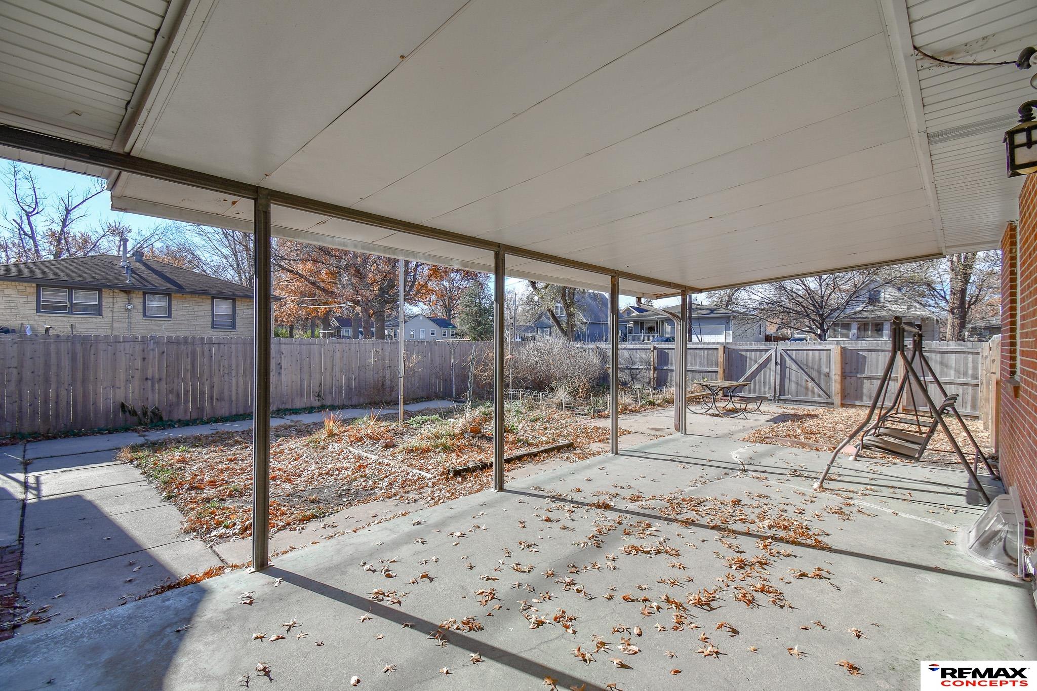 5401 Gladstone Street