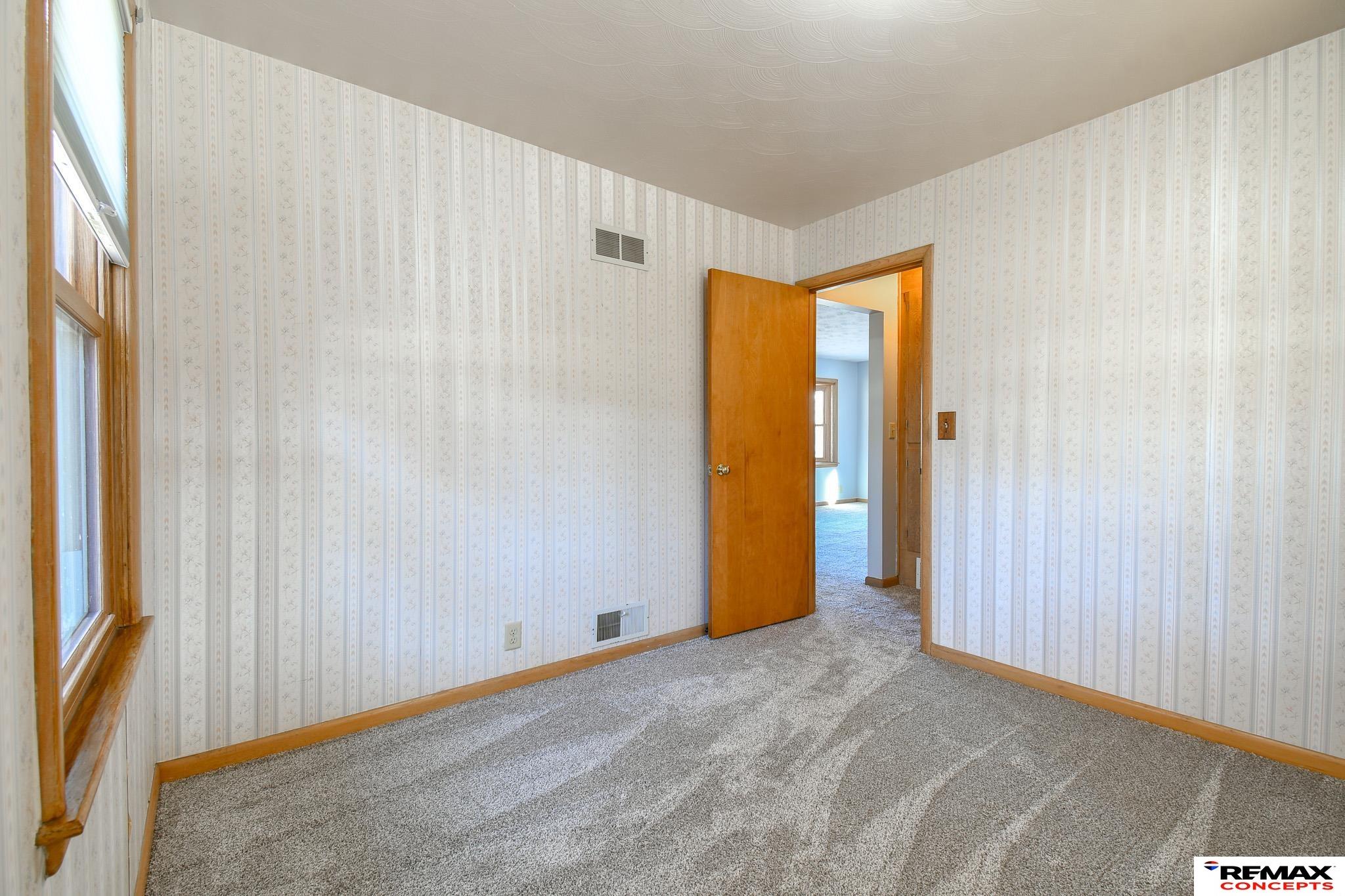 5401 Gladstone Street