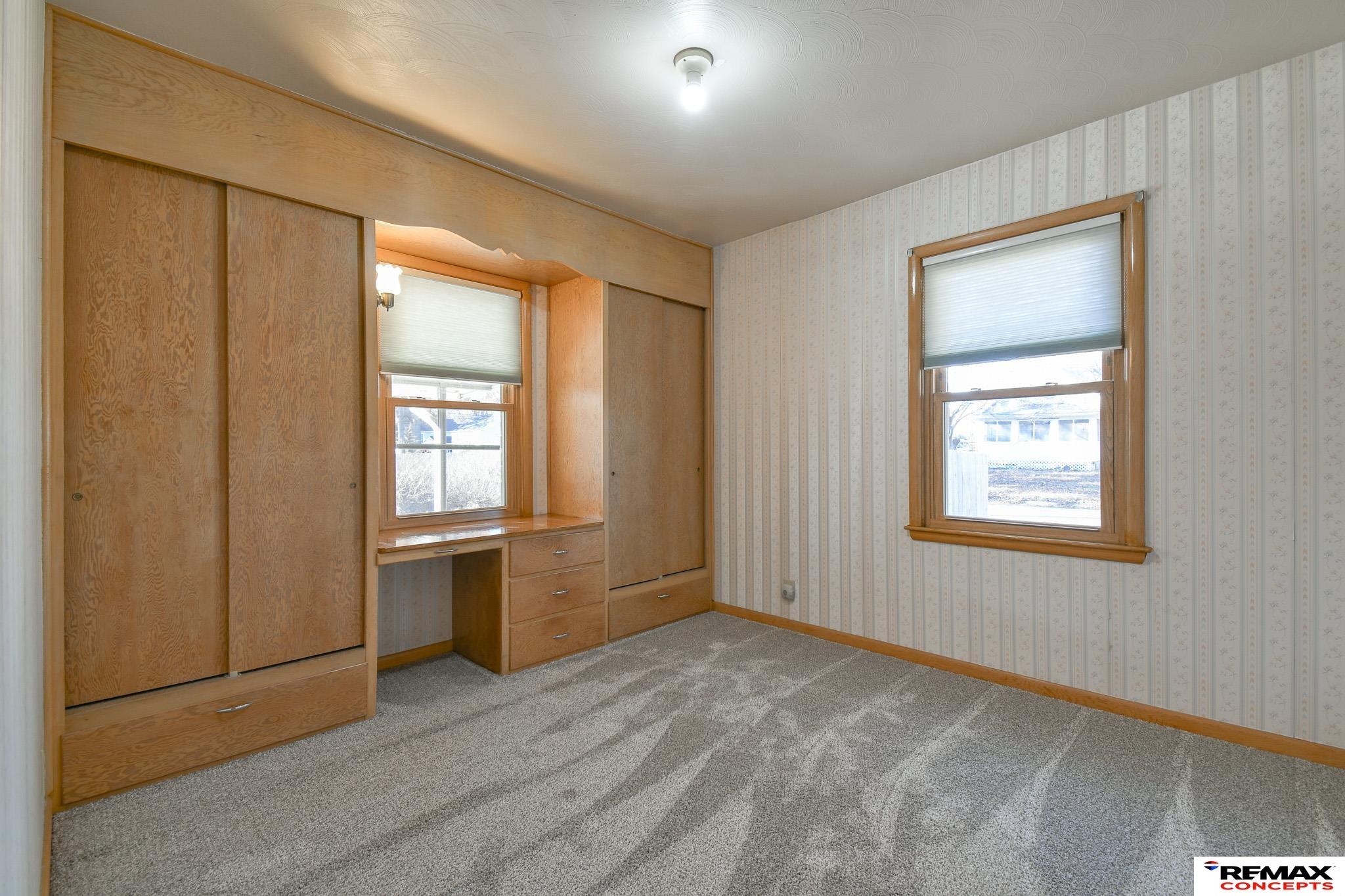 5401 Gladstone Street