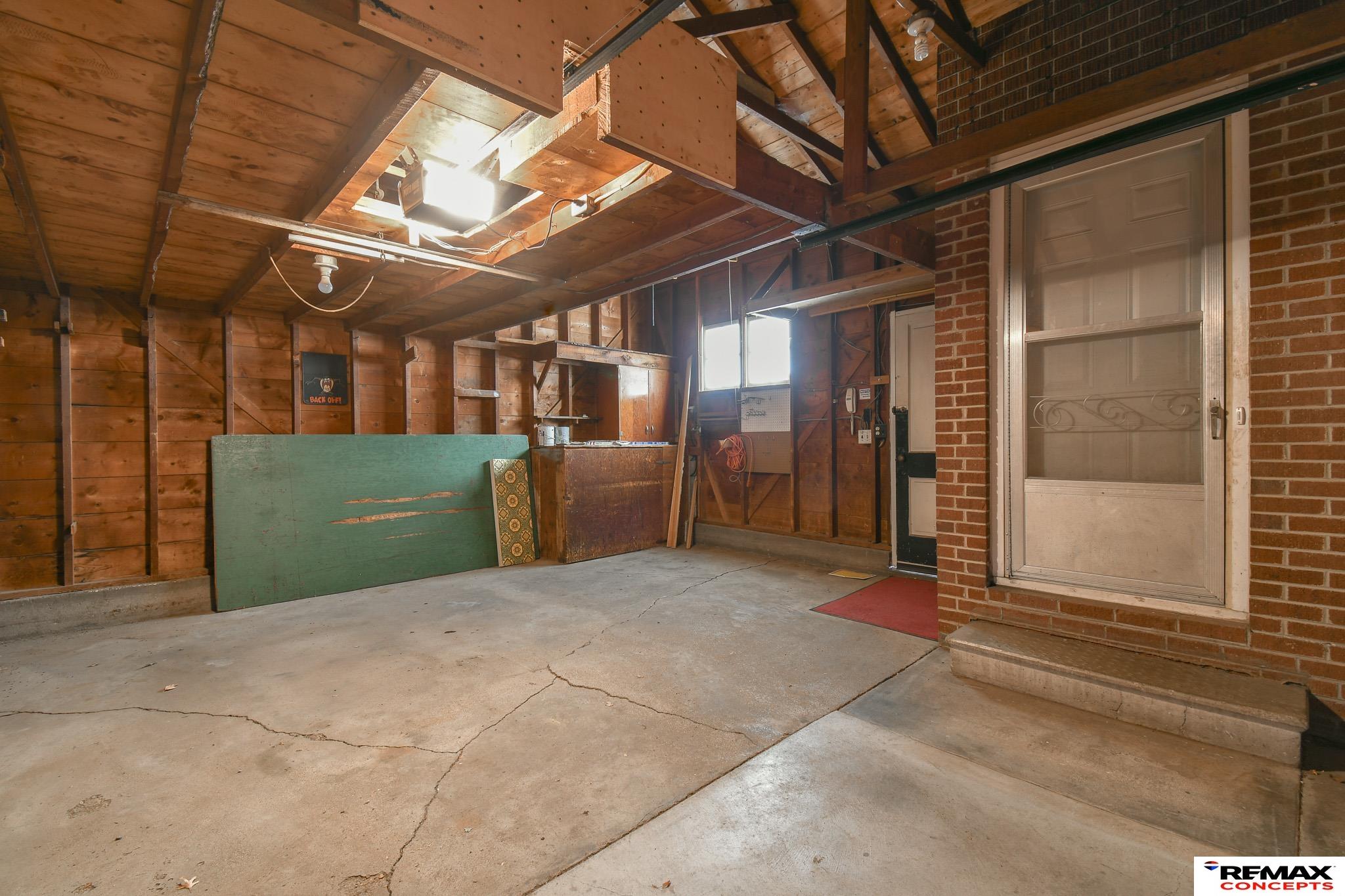 5401 Gladstone Street