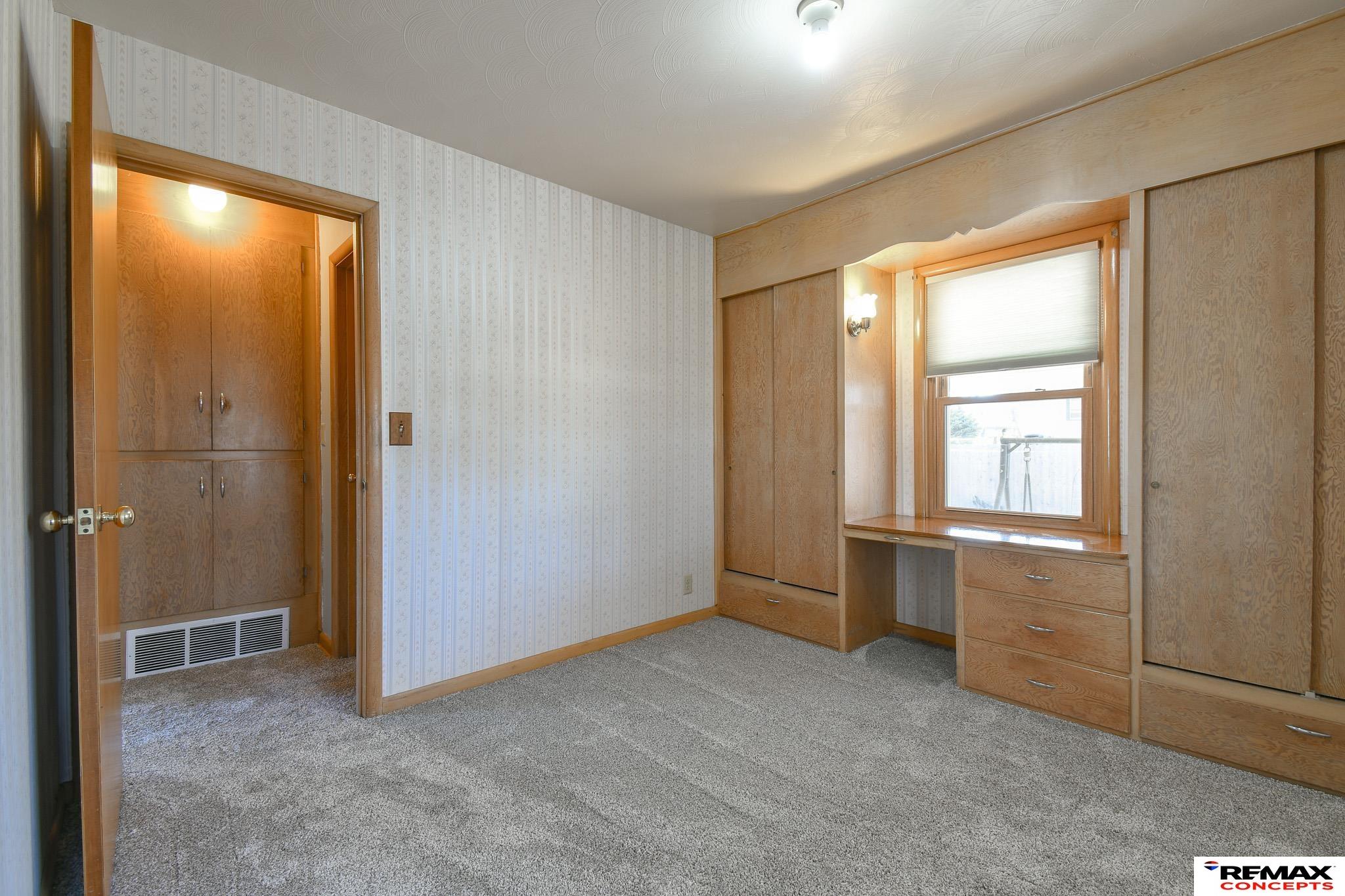 5401 Gladstone Street