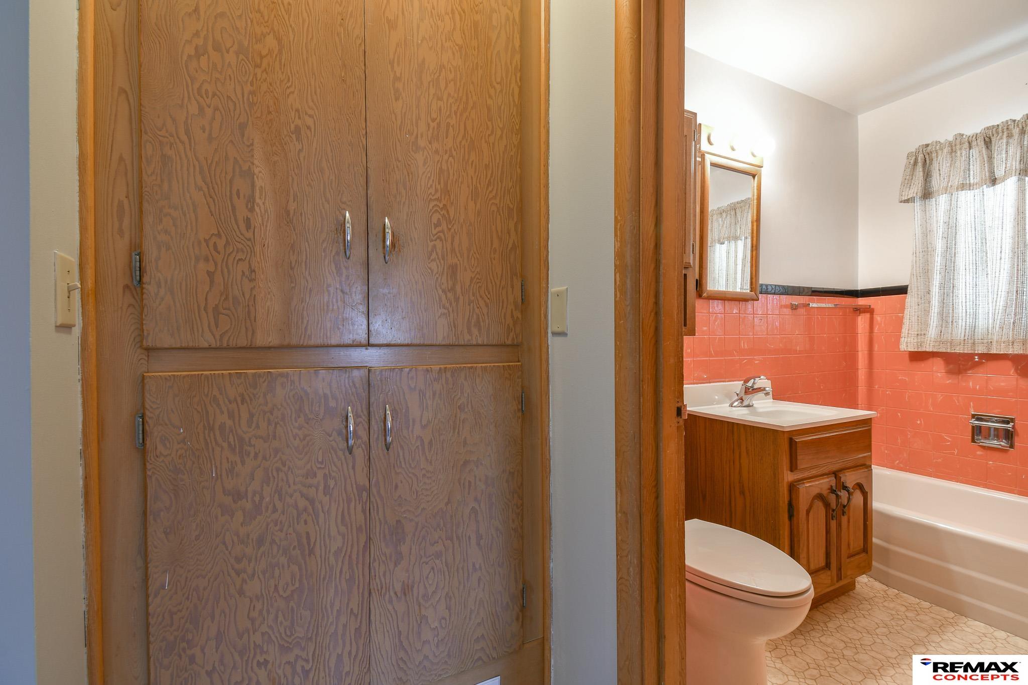 5401 Gladstone Street