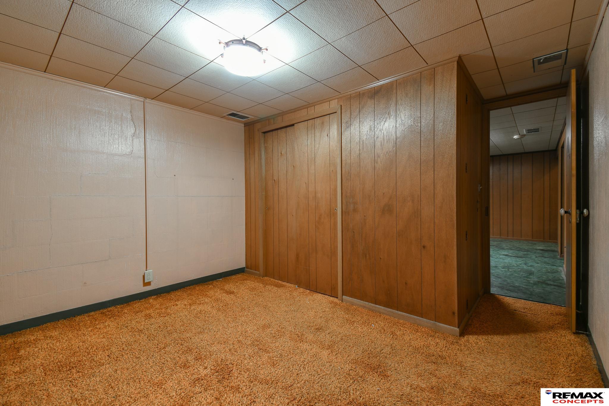 5401 Gladstone Street