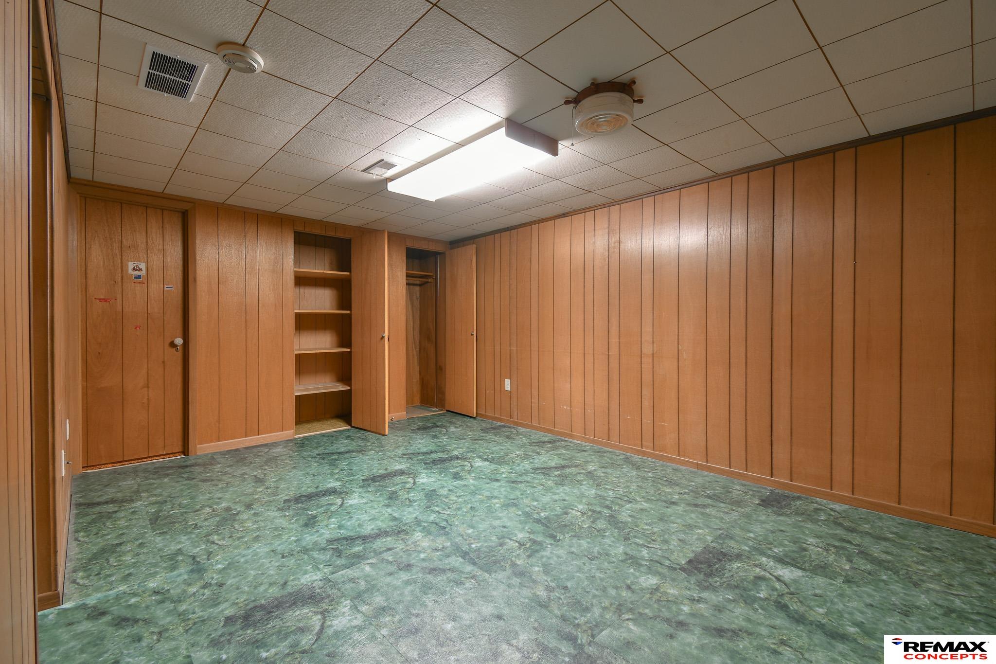 5401 Gladstone Street