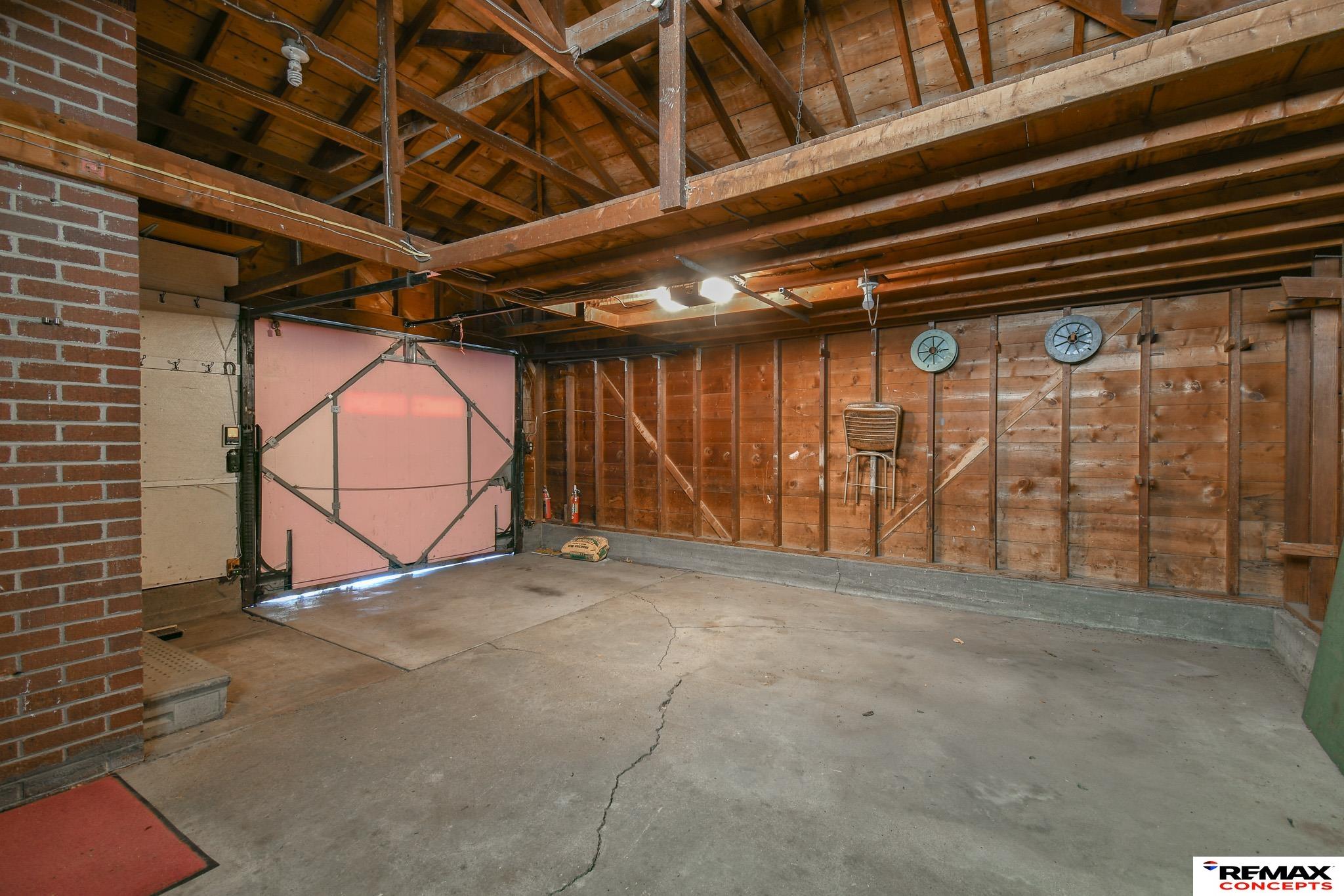 5401 Gladstone Street