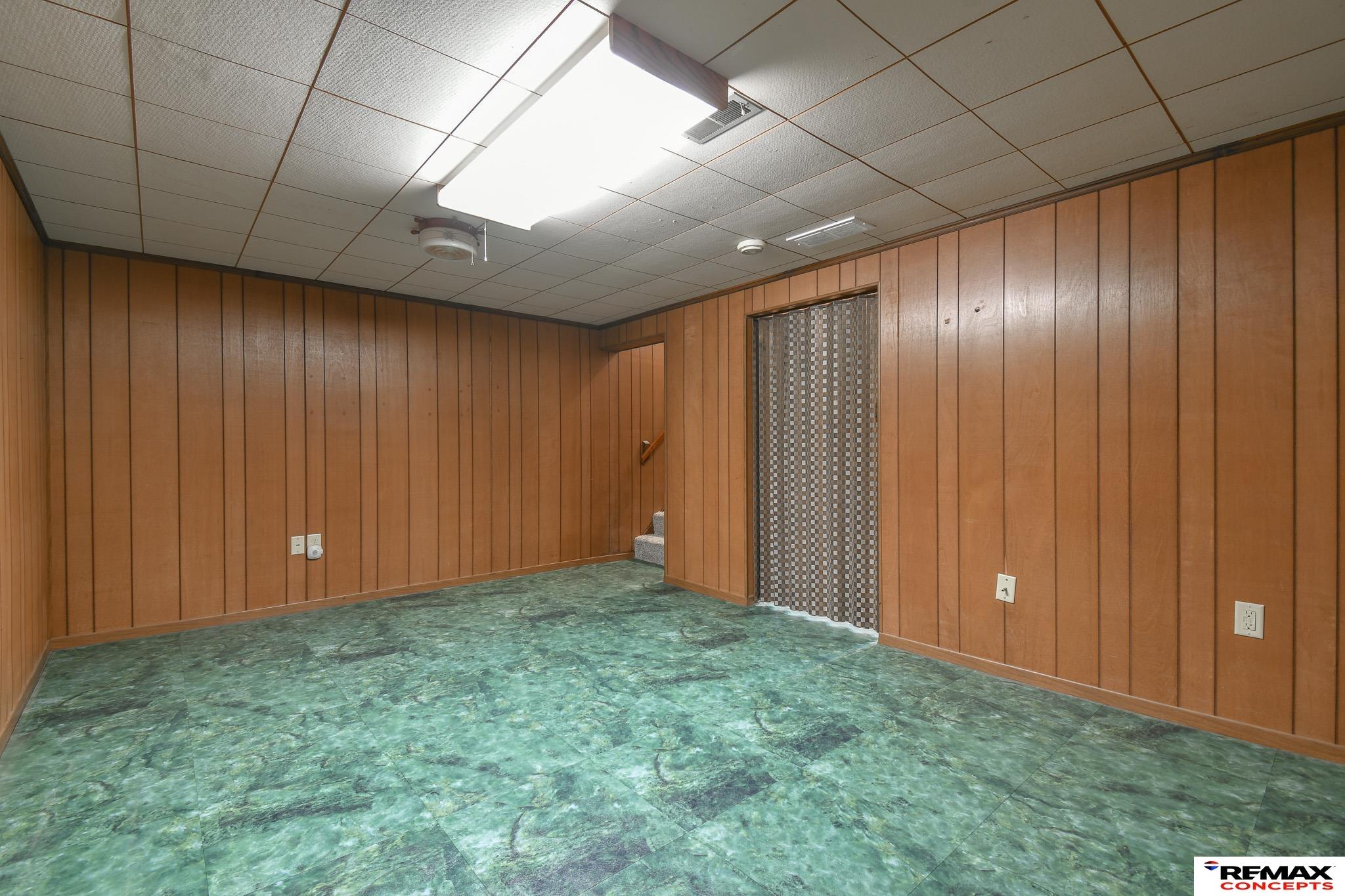 5401 Gladstone Street