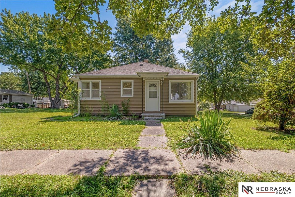 1702 Schoenheit Street