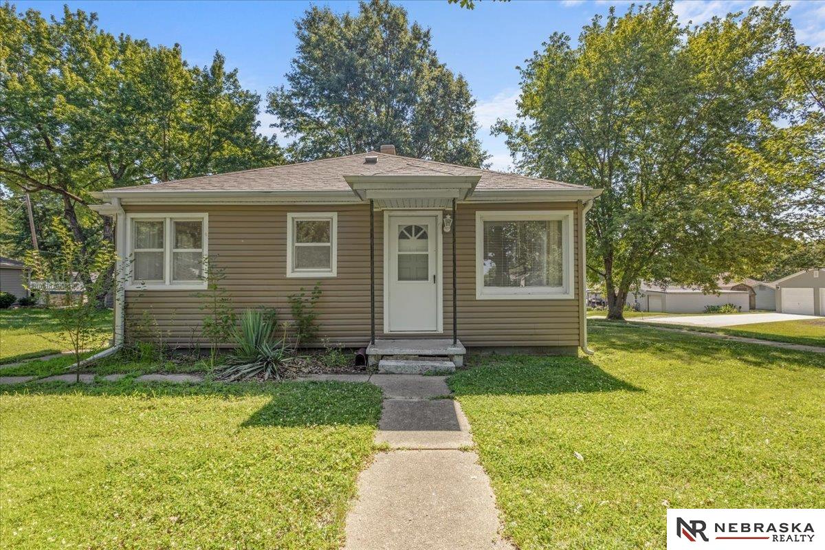 1702 Schoenheit Street