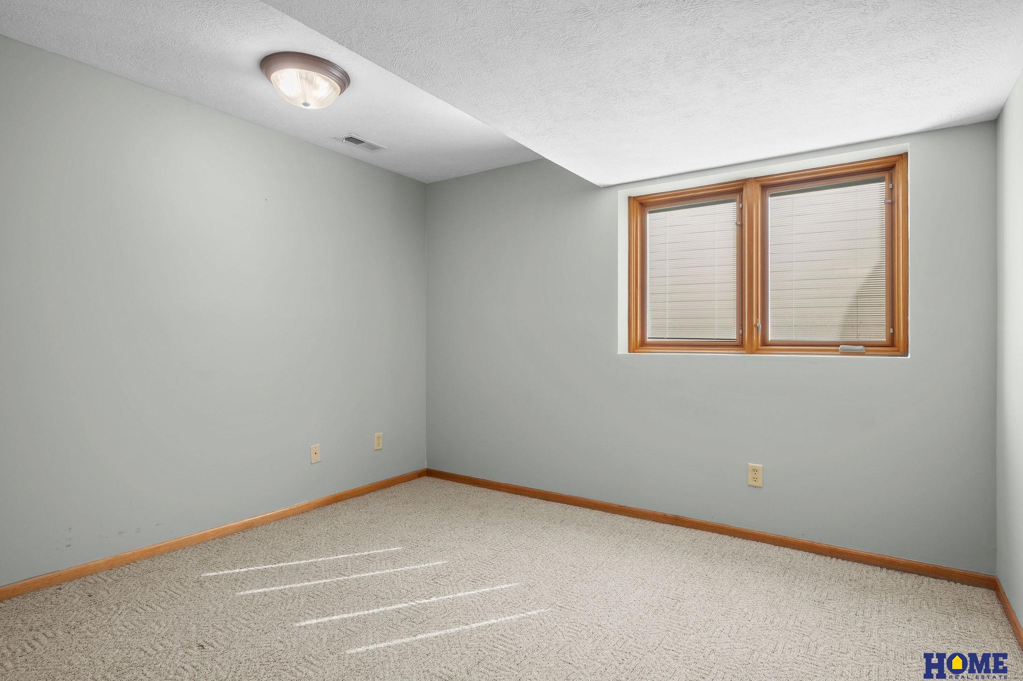 143 W Lombard Drive