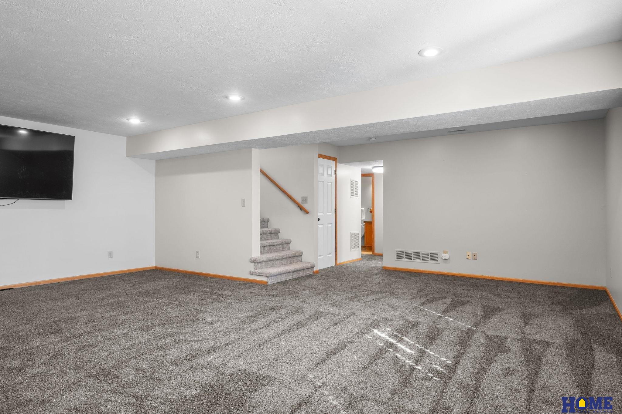 143 W Lombard Drive