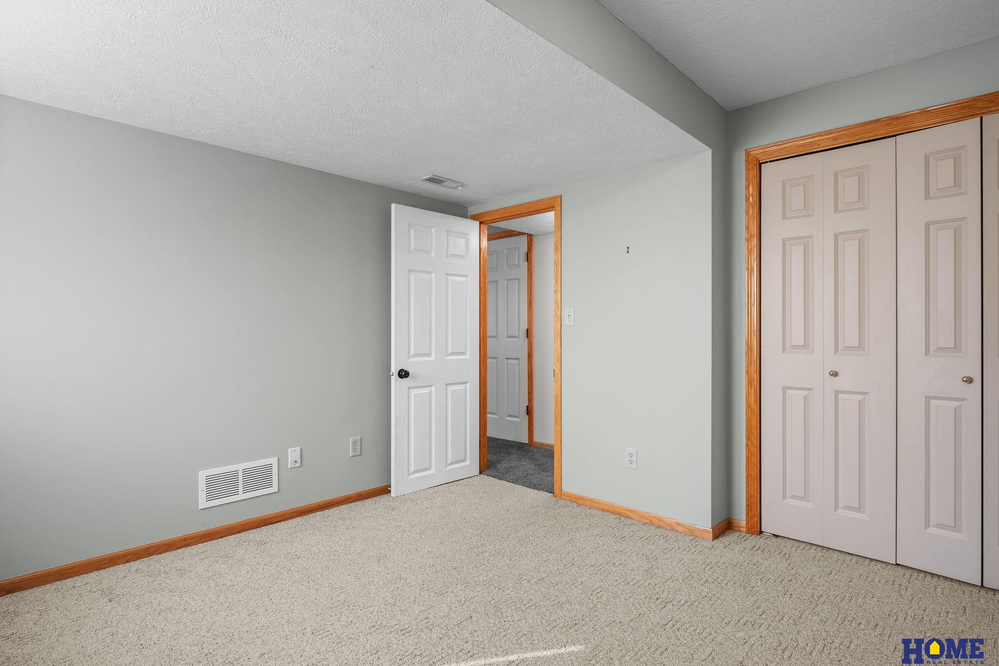 143 W Lombard Drive