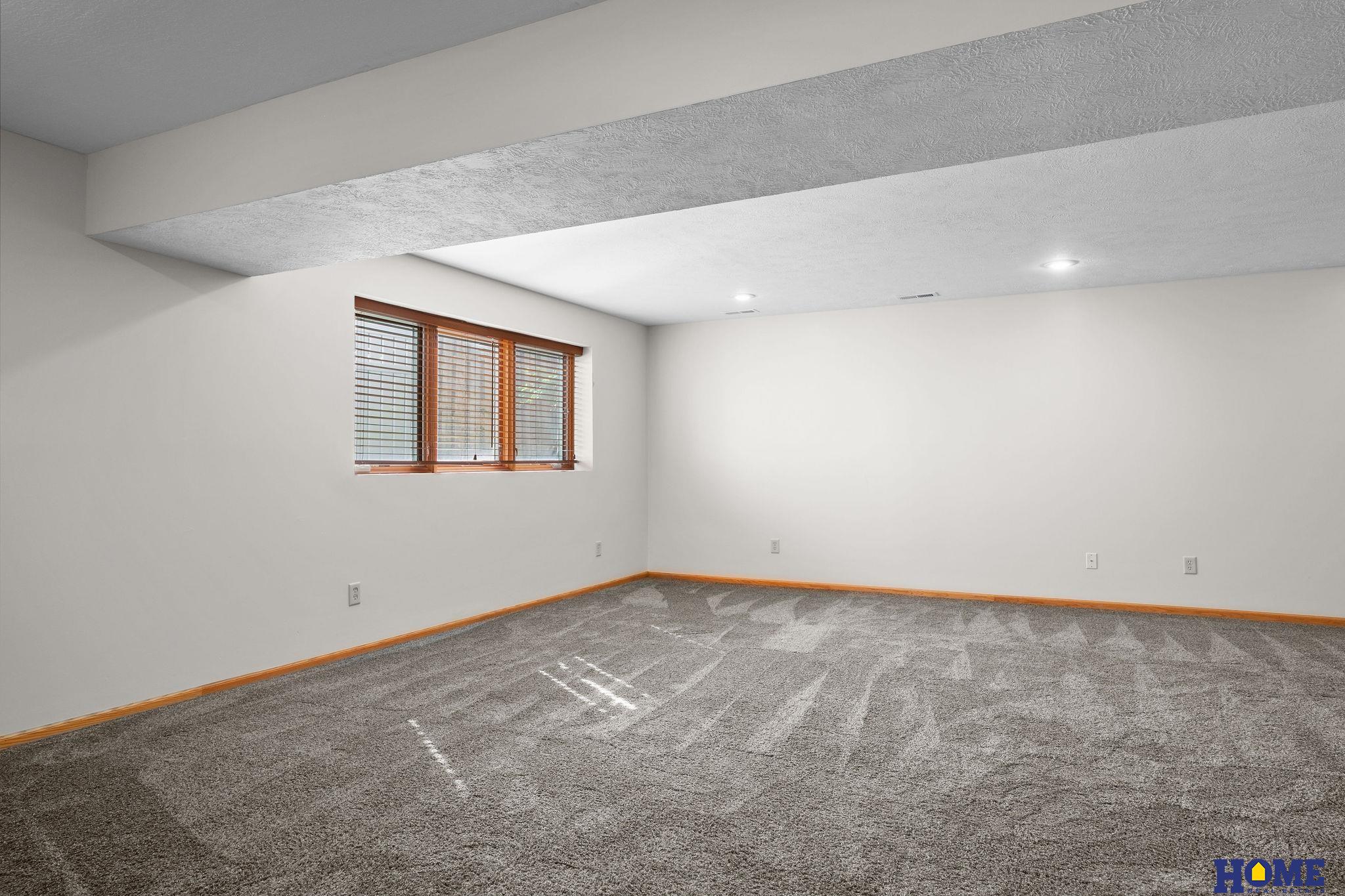 143 W Lombard Drive