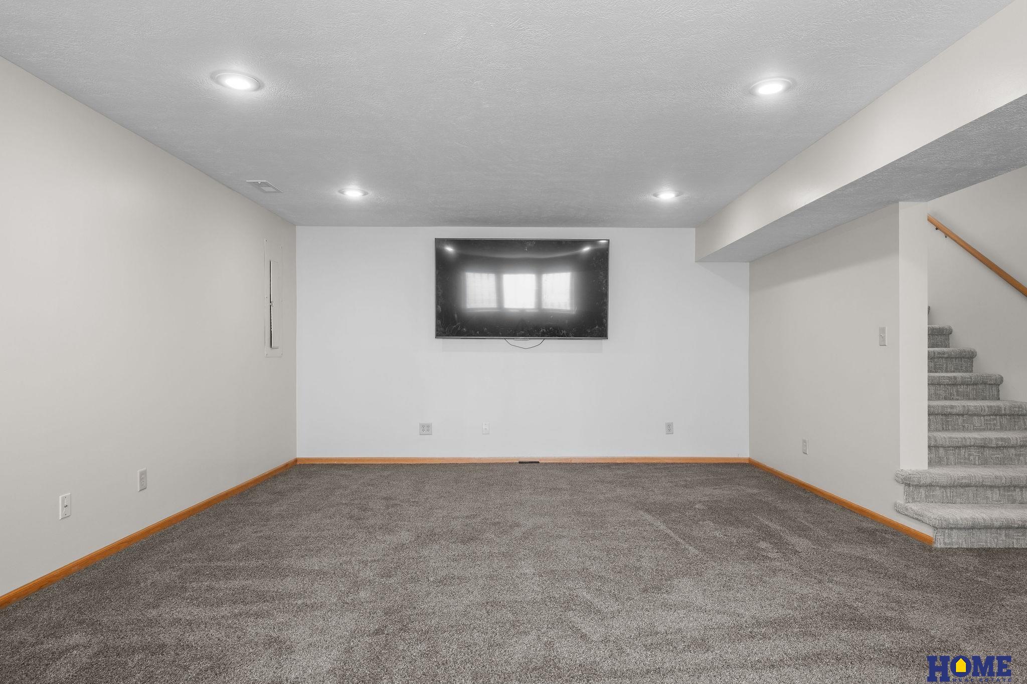 143 W Lombard Drive