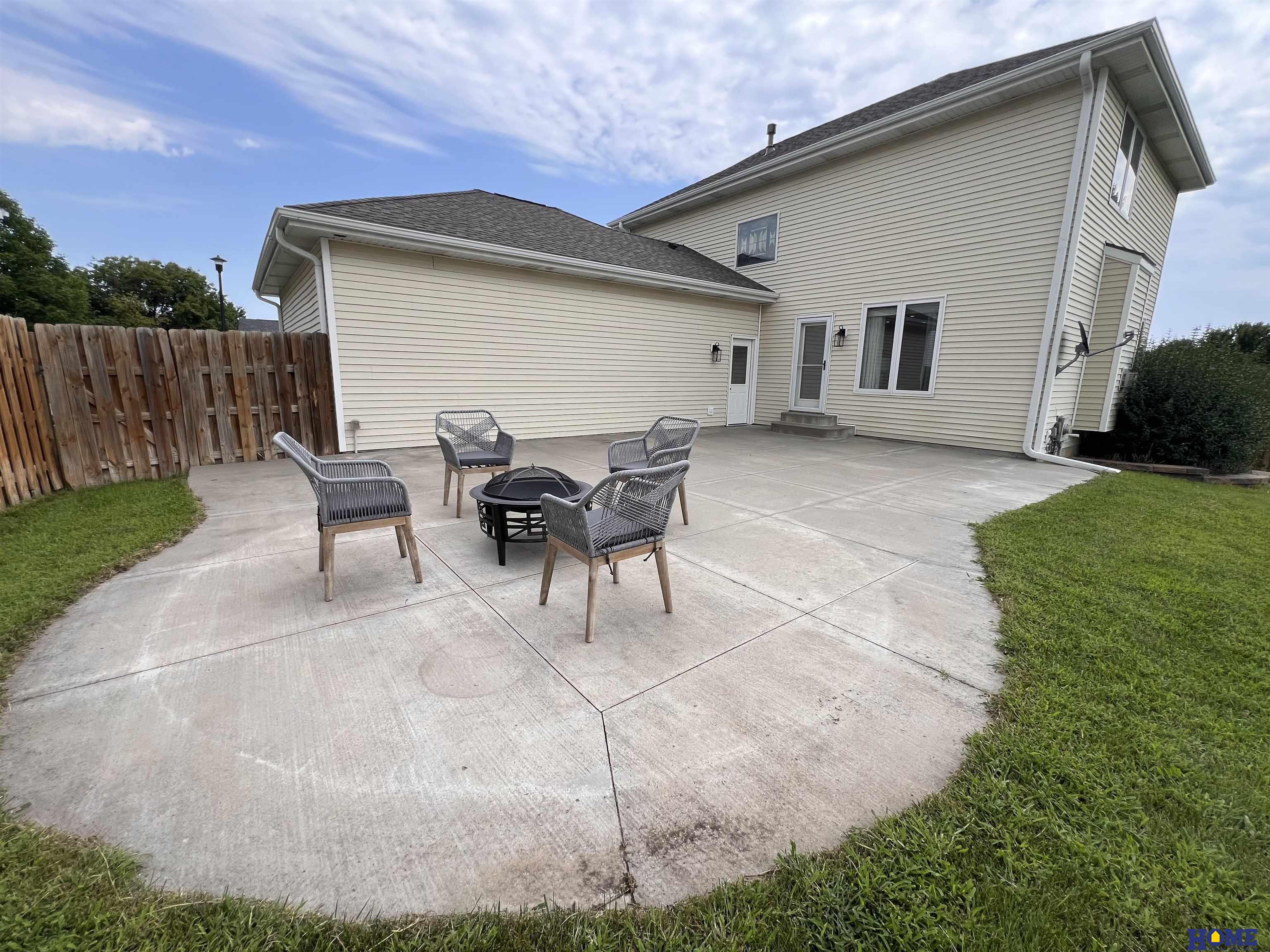 143 W Lombard Drive