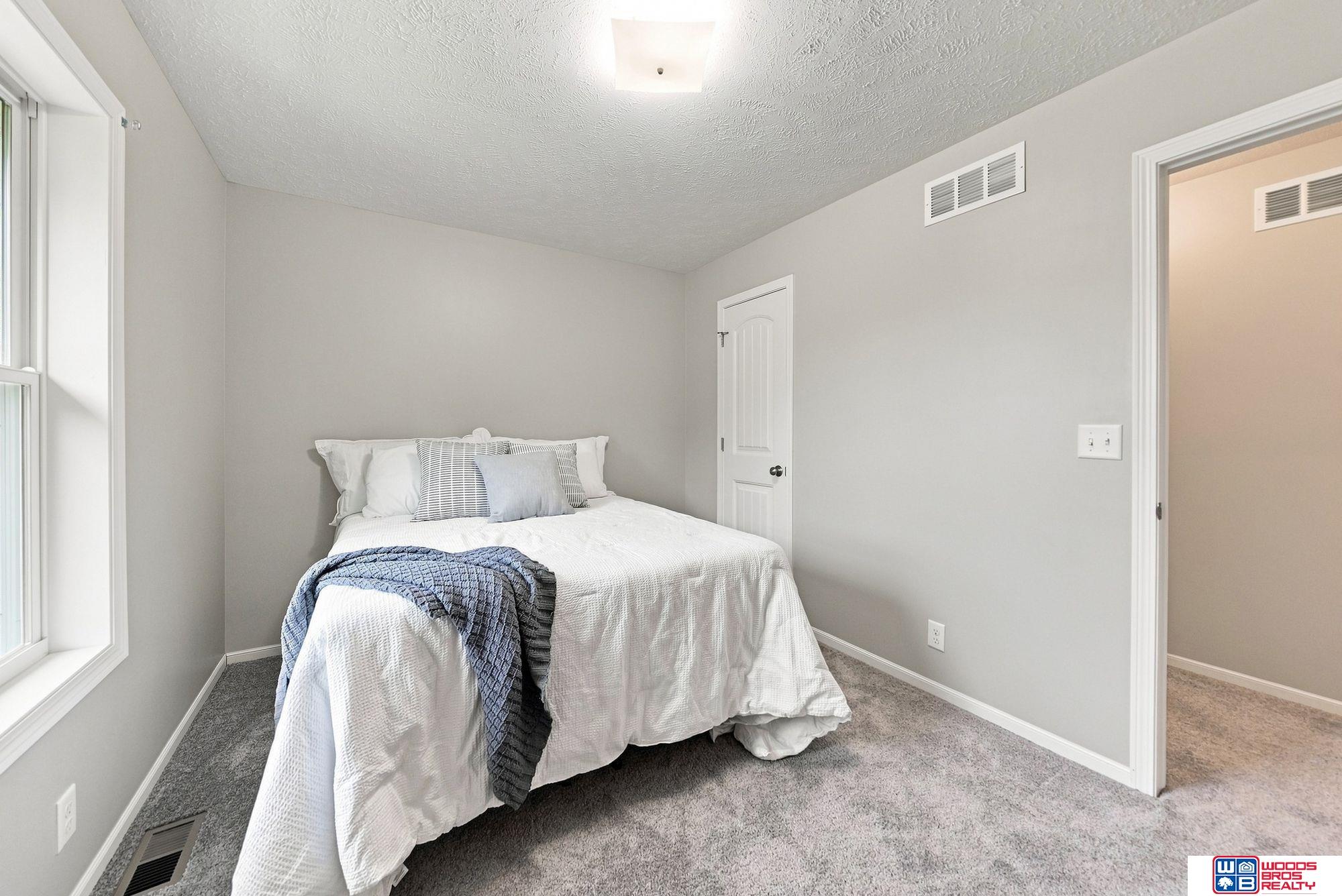 2729 NW Columbine Drive