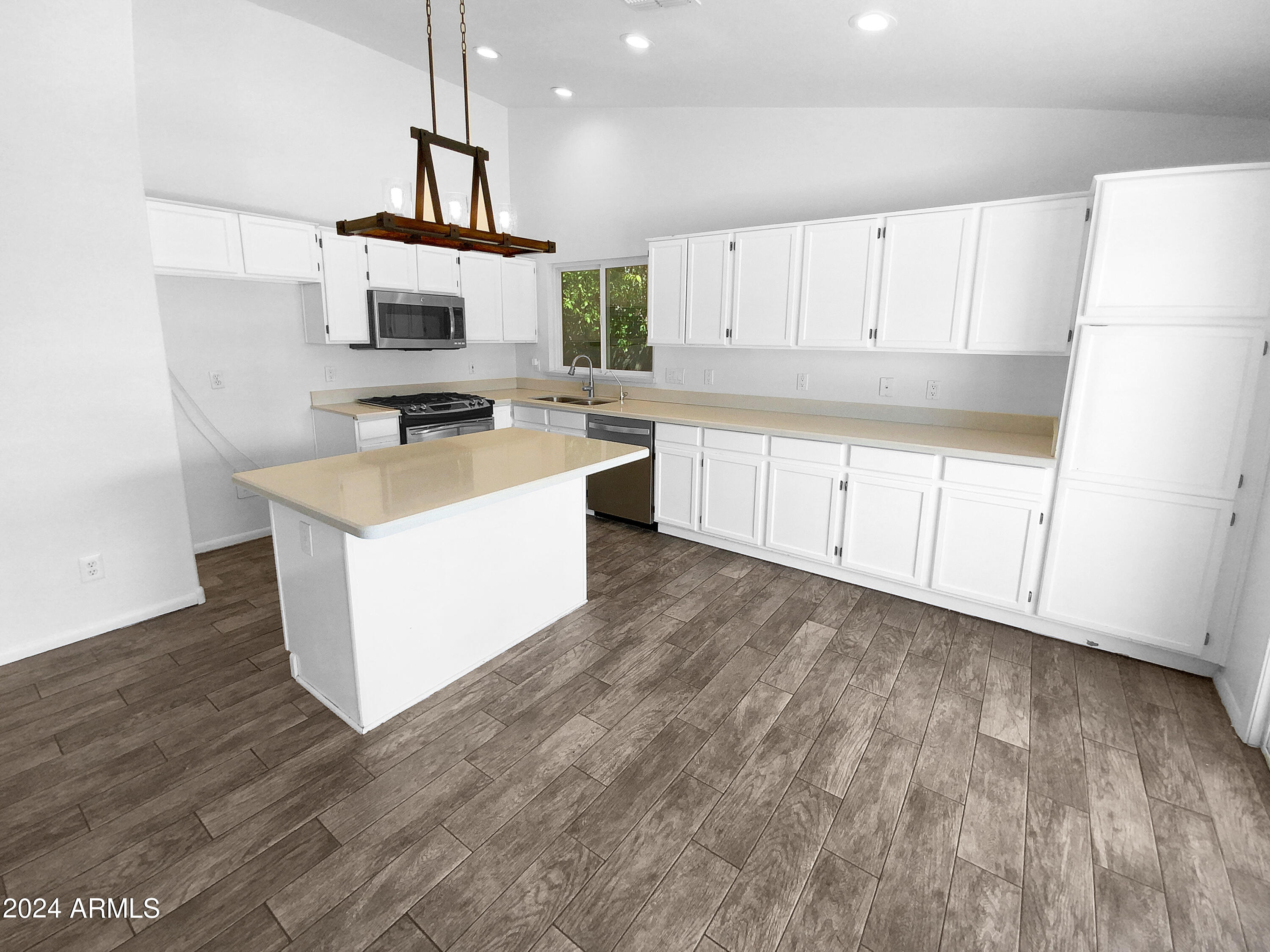 8767 W FARGO Drive