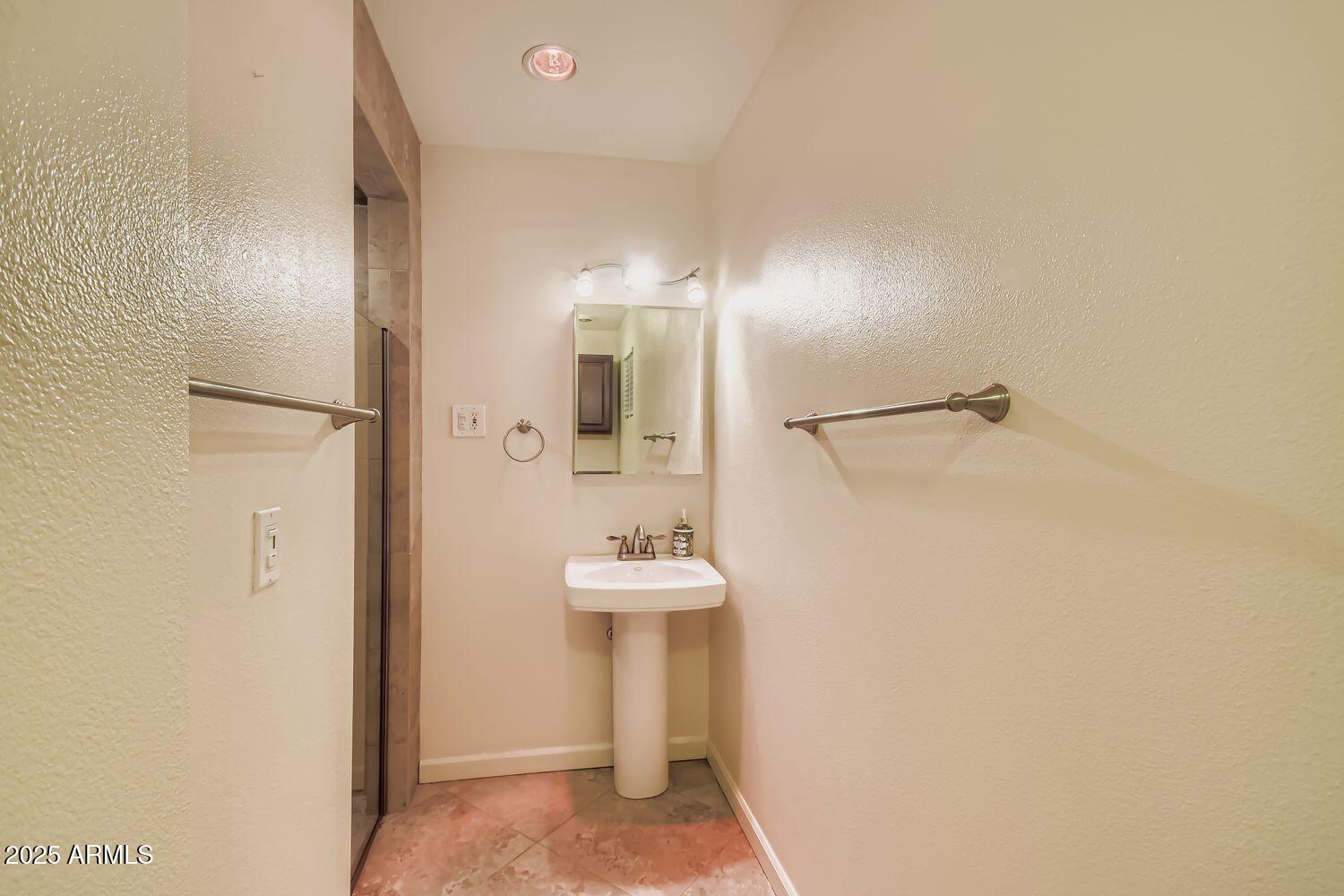 201 W DIANA Avenue