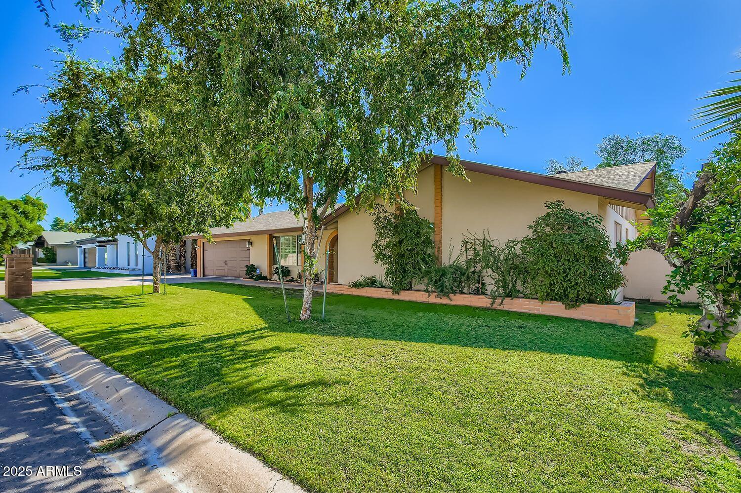 201 W DIANA Avenue