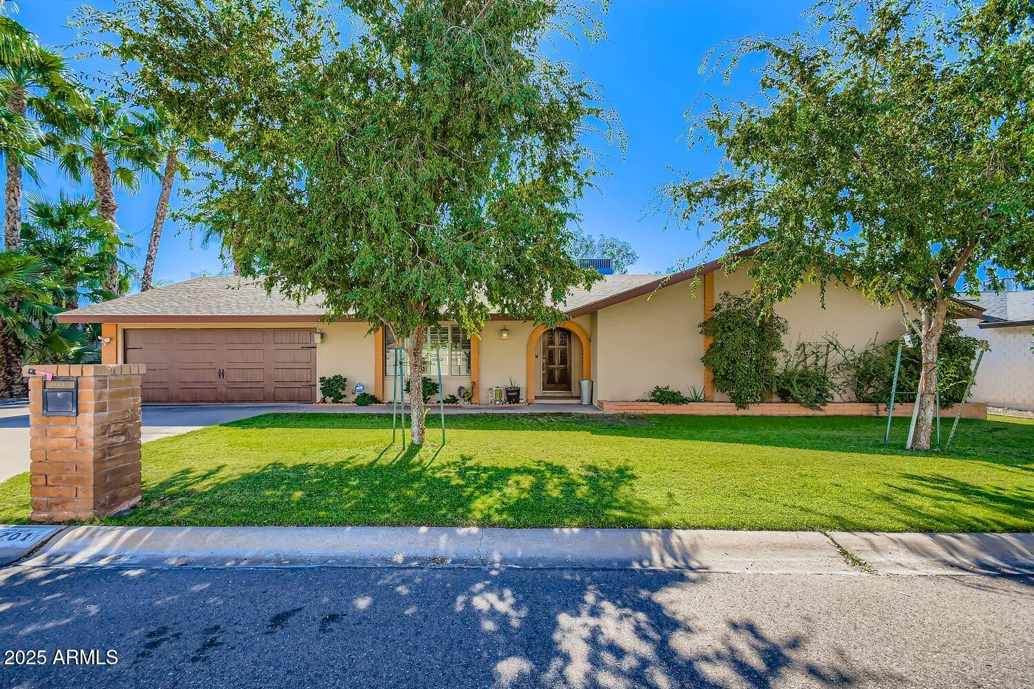201 W DIANA Avenue