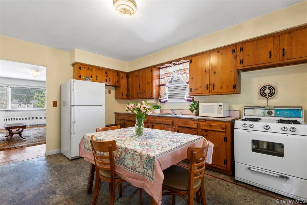 96 Rossiter Avenue