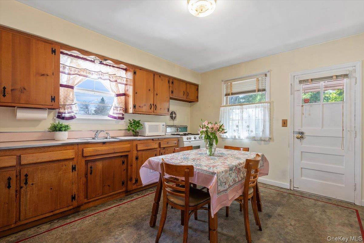 96 Rossiter Avenue