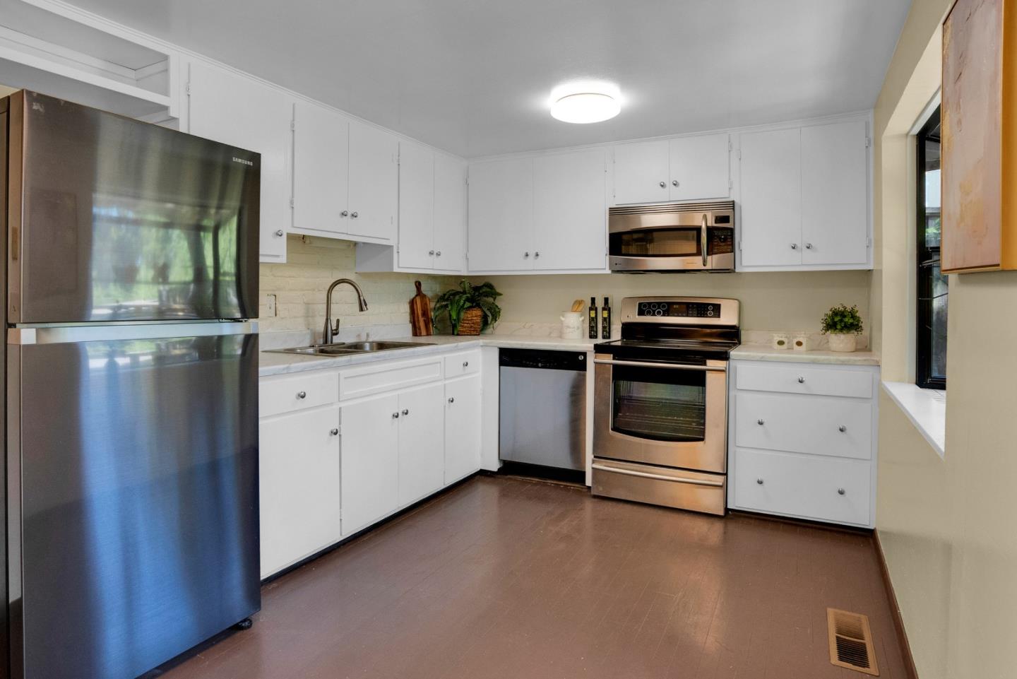21412 Madrone DR
