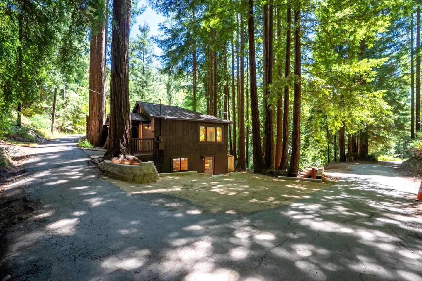24250 Glenwood DR