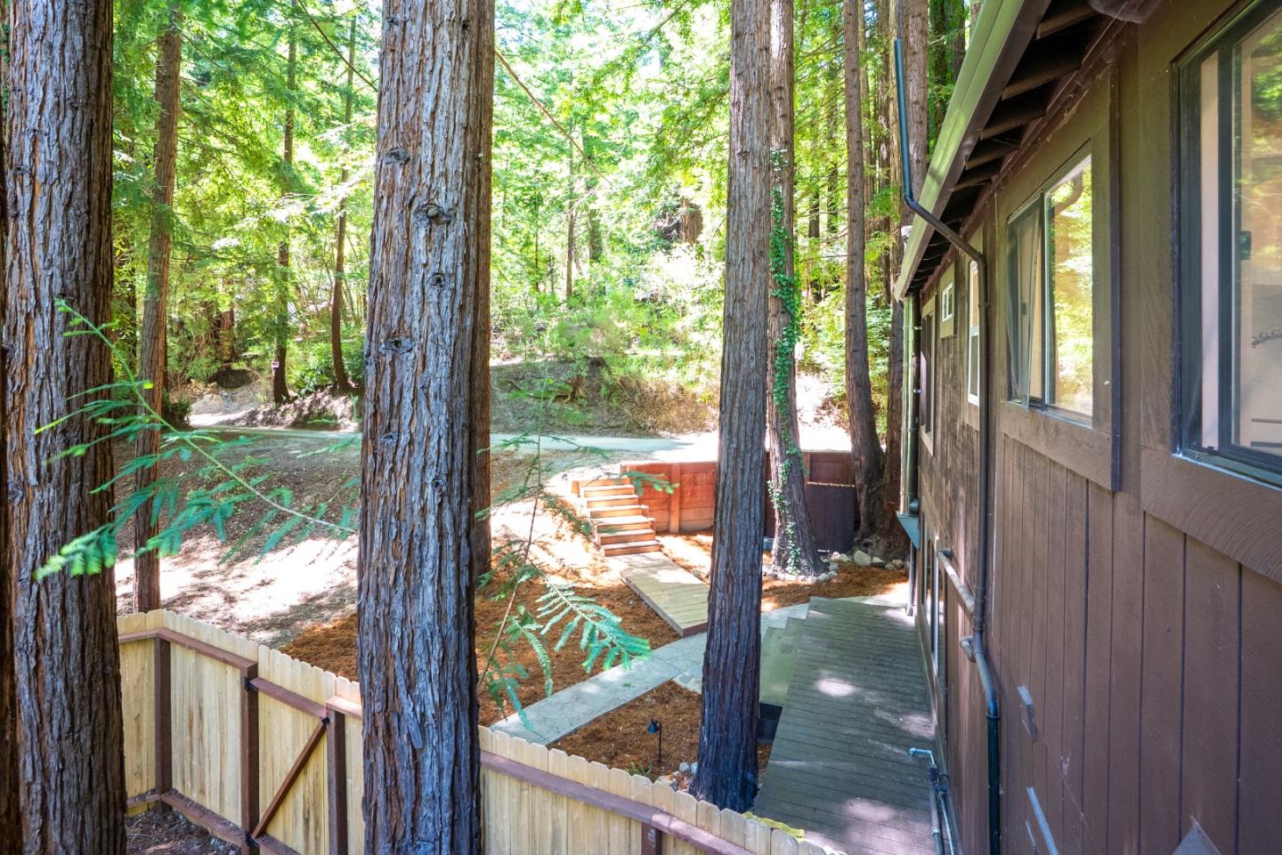 24250 Glenwood DR