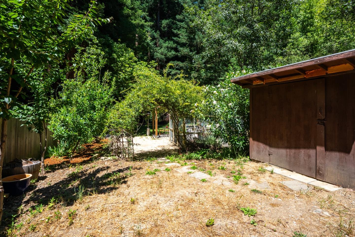 24250 Glenwood DR