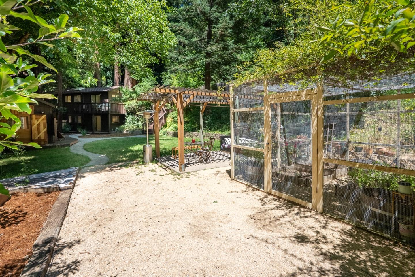 24250 Glenwood DR
