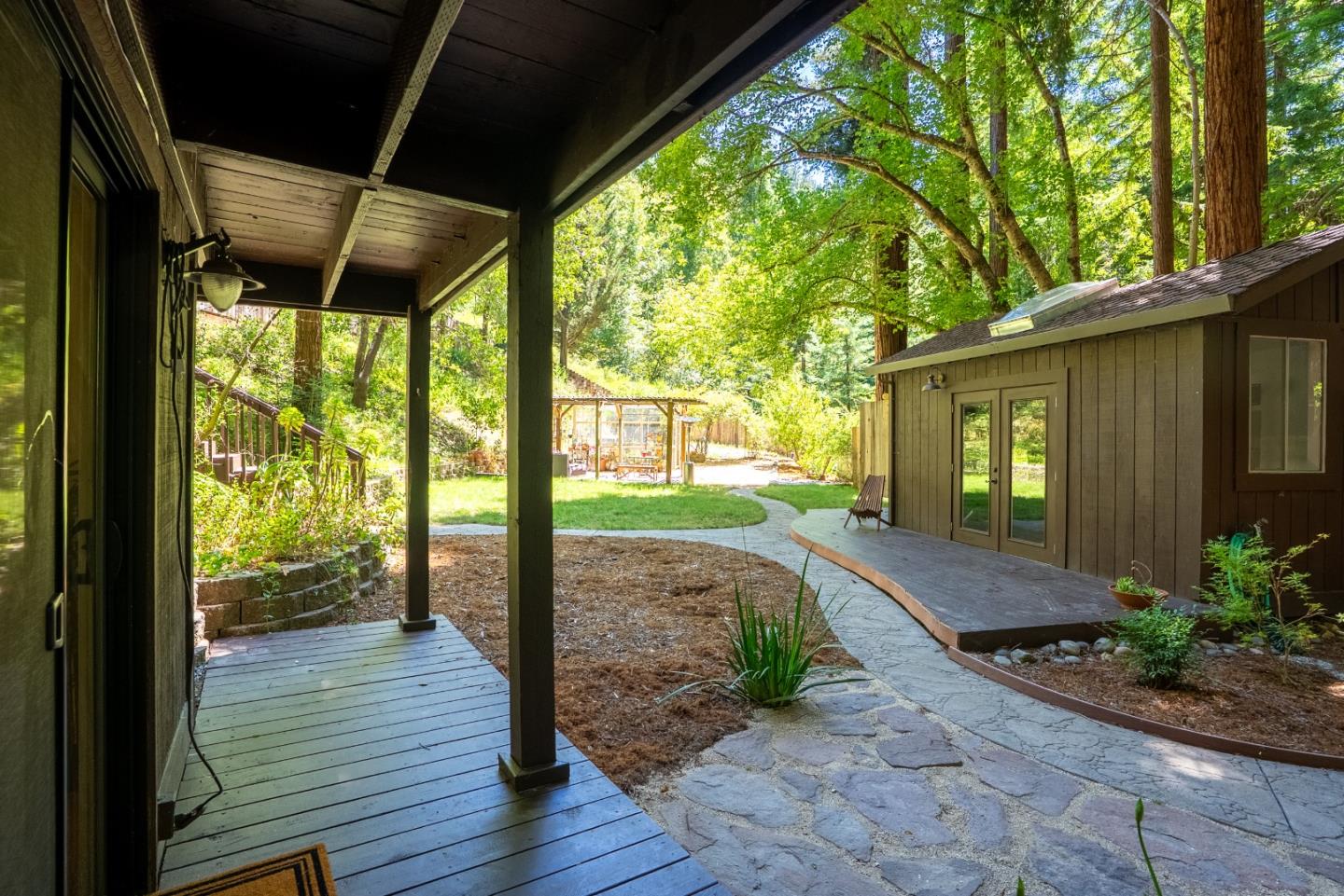 24250 Glenwood DR